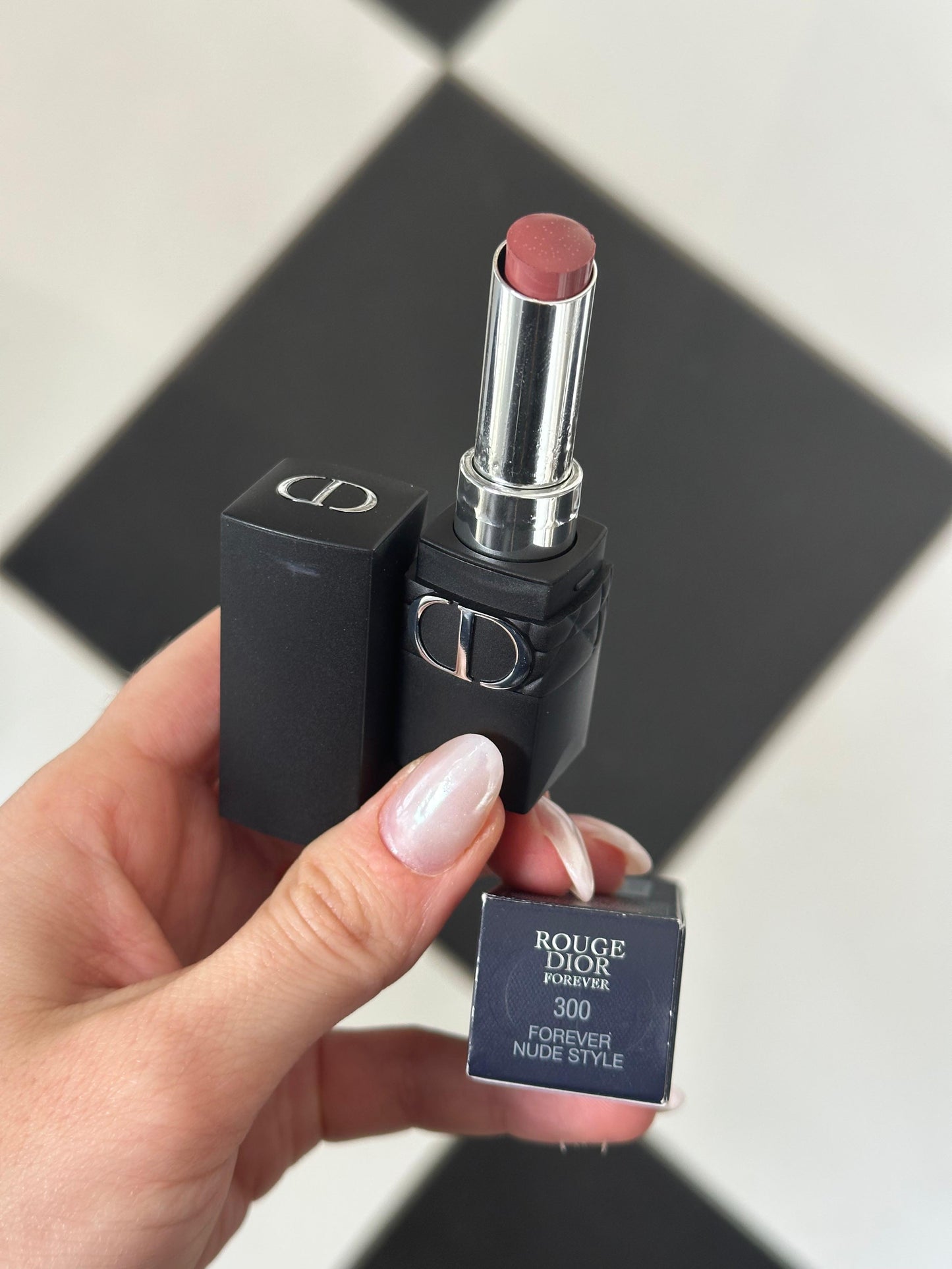 DIOR Rouge Forever (300)
Transfer-Proof Lipstick - Ultra Pigmented Matte Comfort