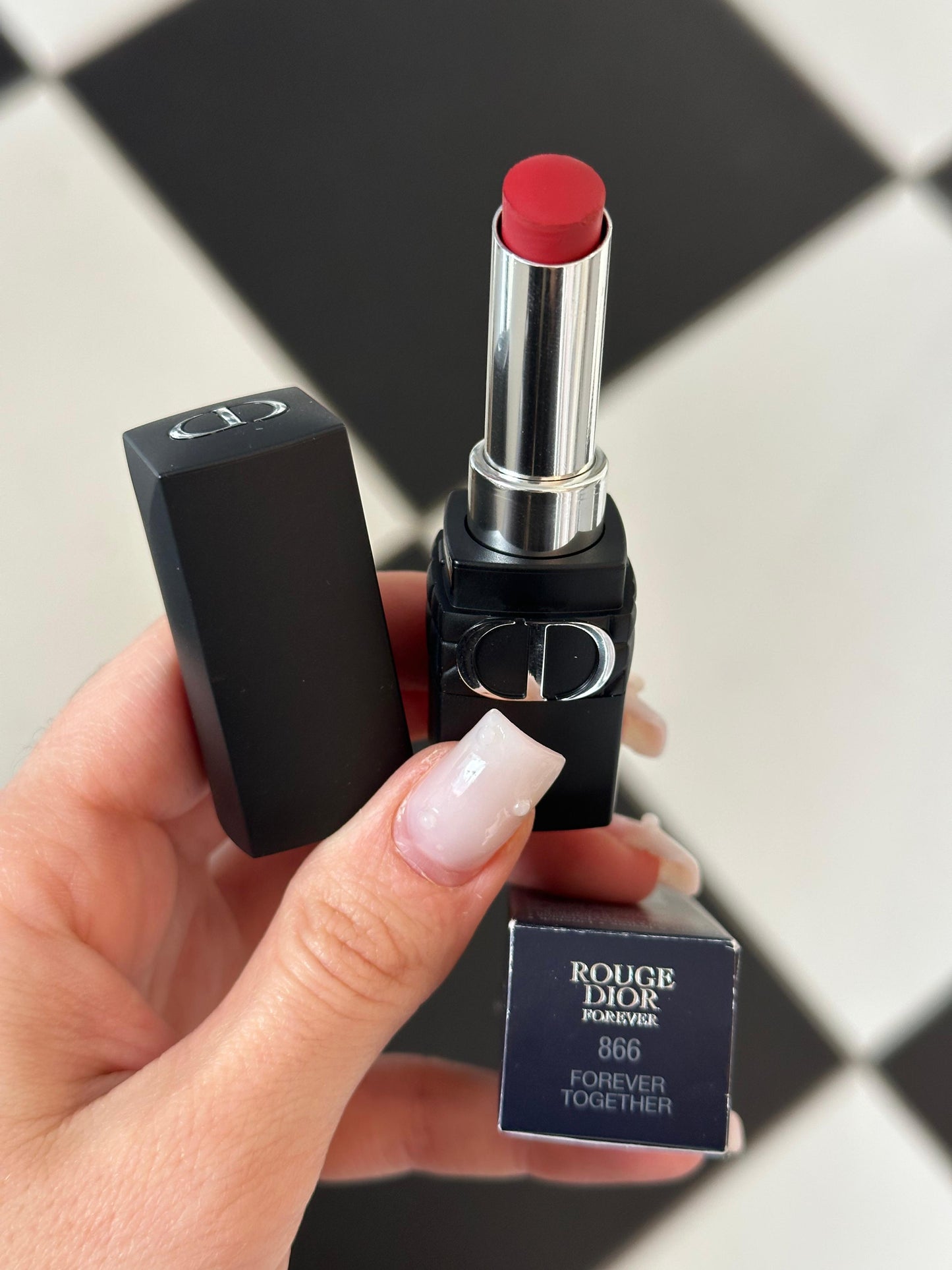 DIOR Rouge Forever (866)
Transfer-Proof Lipstick - Ultra Pigmented Matte Comfort