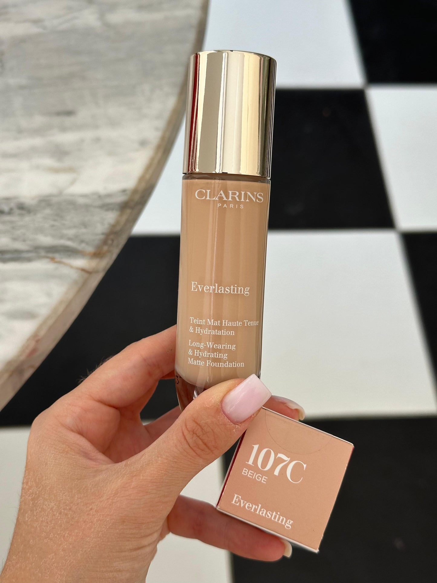 CLARINS Everlasting Long-Wearing & Hydrating Matte Foundation