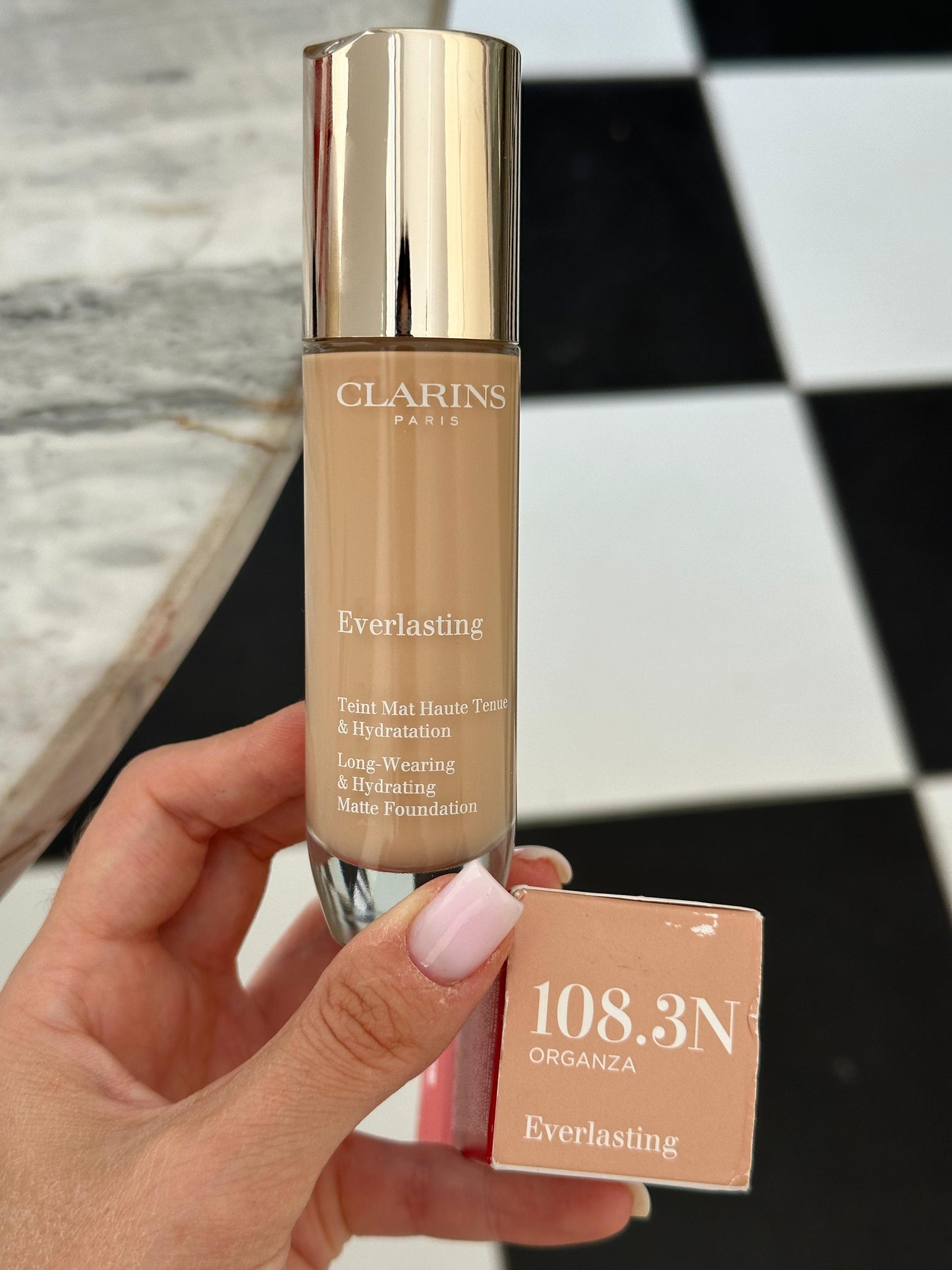 CLARINS Everlasting Long-Wearing & Hydrating Matte Foundation