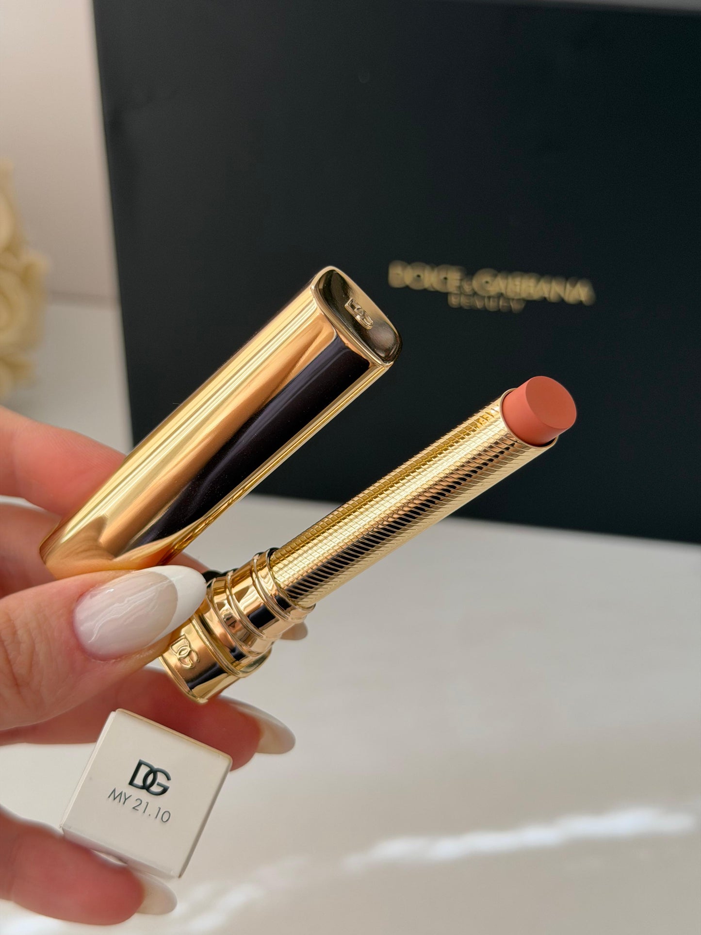 DOLCE&GABBANA My Comfy Matte Lipstick - My 21.10
Instant Rich Color & Hydration Lip Stylo
