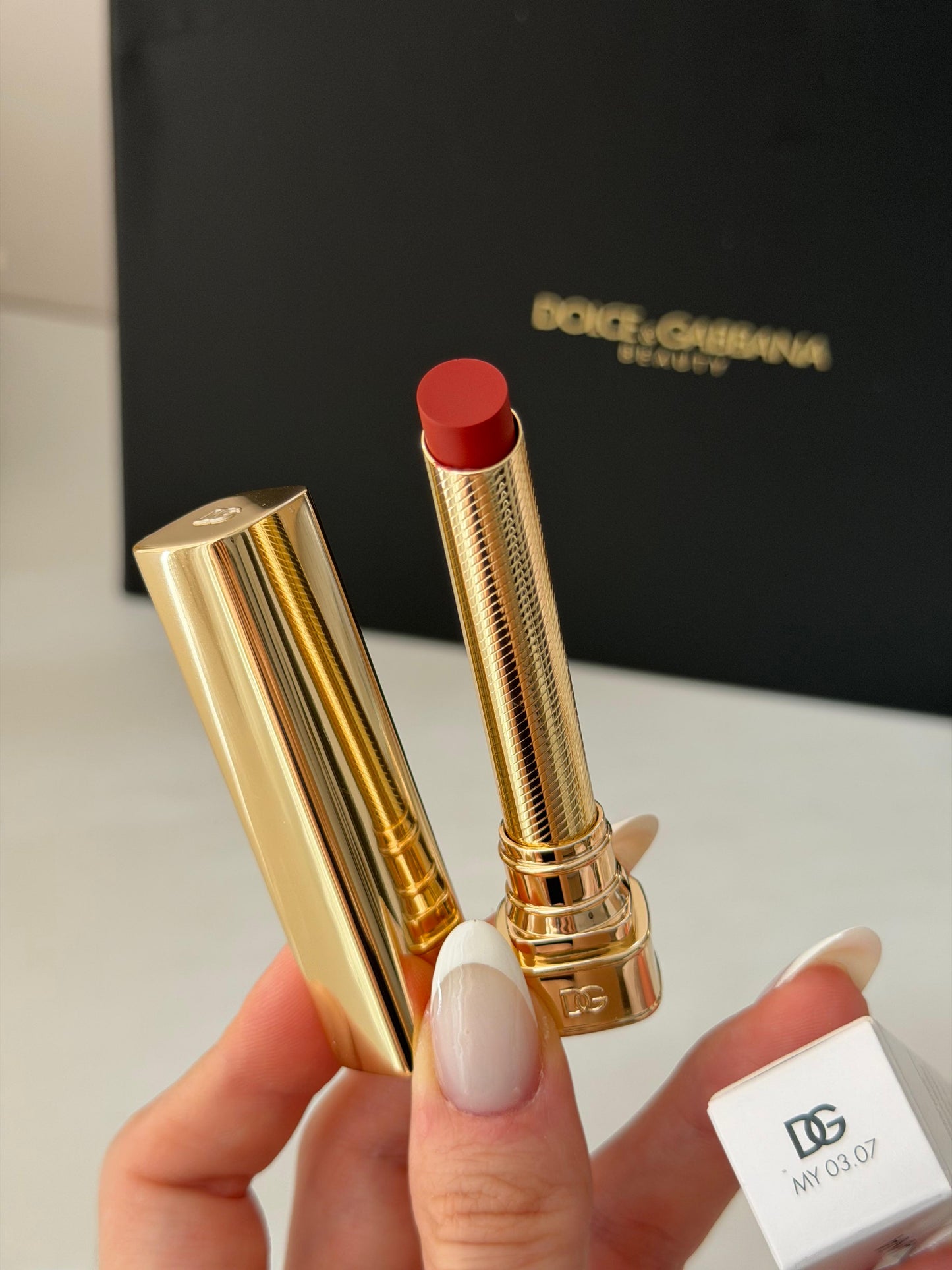 DOLCE&GABBANA My Sculpt Satin
Lasting Color & Hydration Lipstick Stylo - MY 03.07