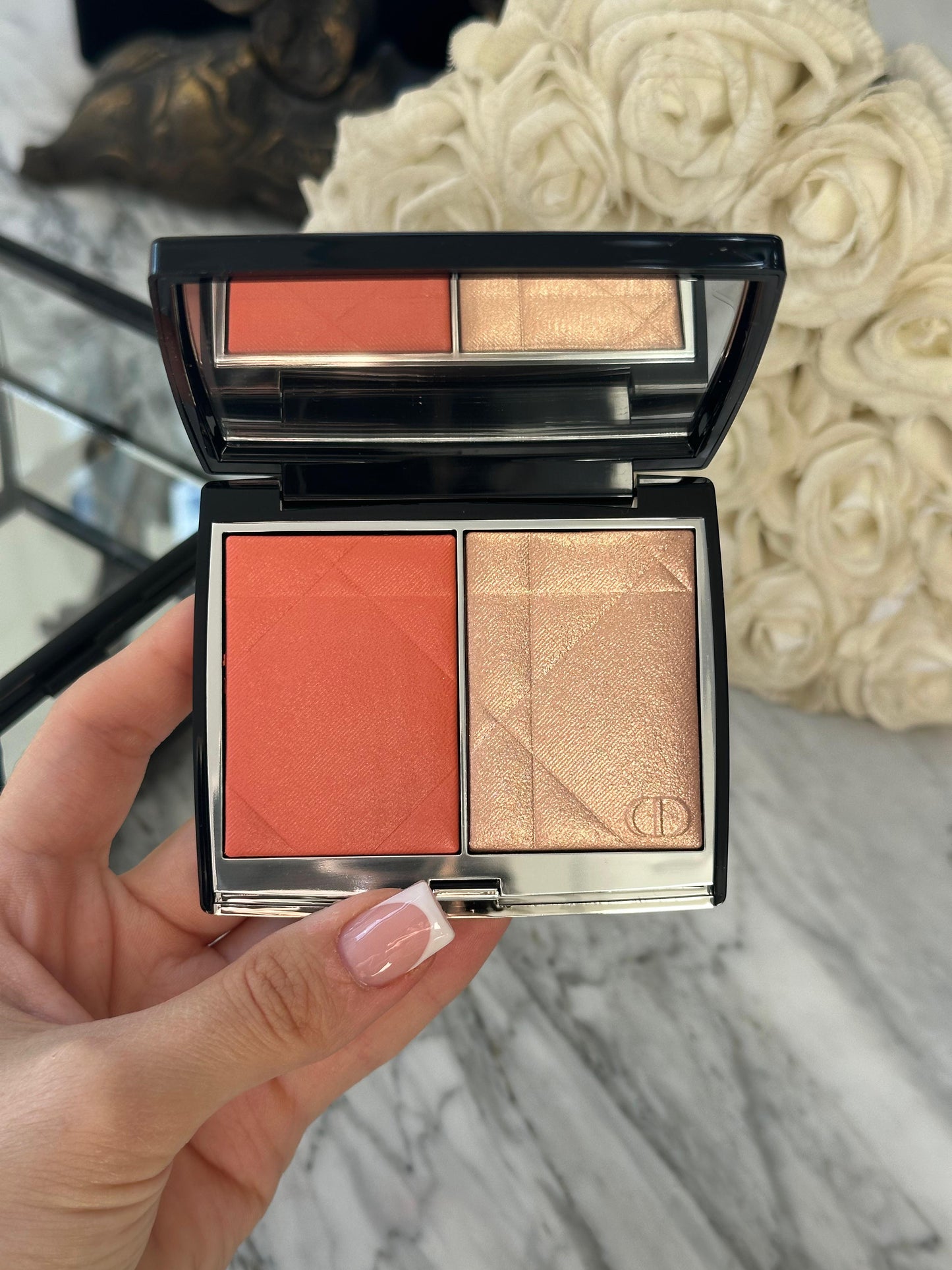 DIOR Rouge Blush Colour & Glow (457)
Multi-Use Face Palette – Color and Highlighter Duo