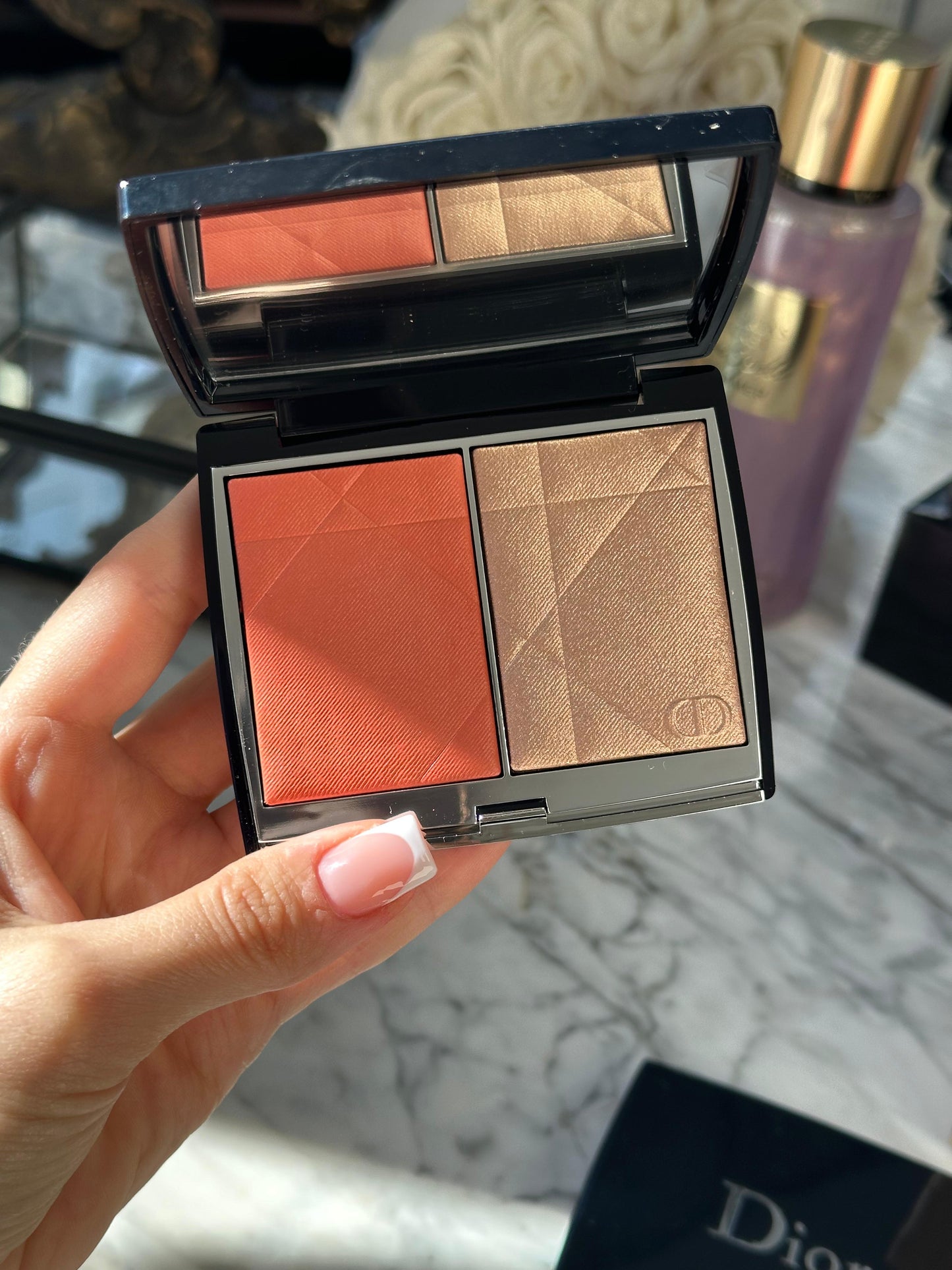 DIOR Rouge Blush Colour & Glow (457)
Multi-Use Face Palette – Color and Highlighter Duo