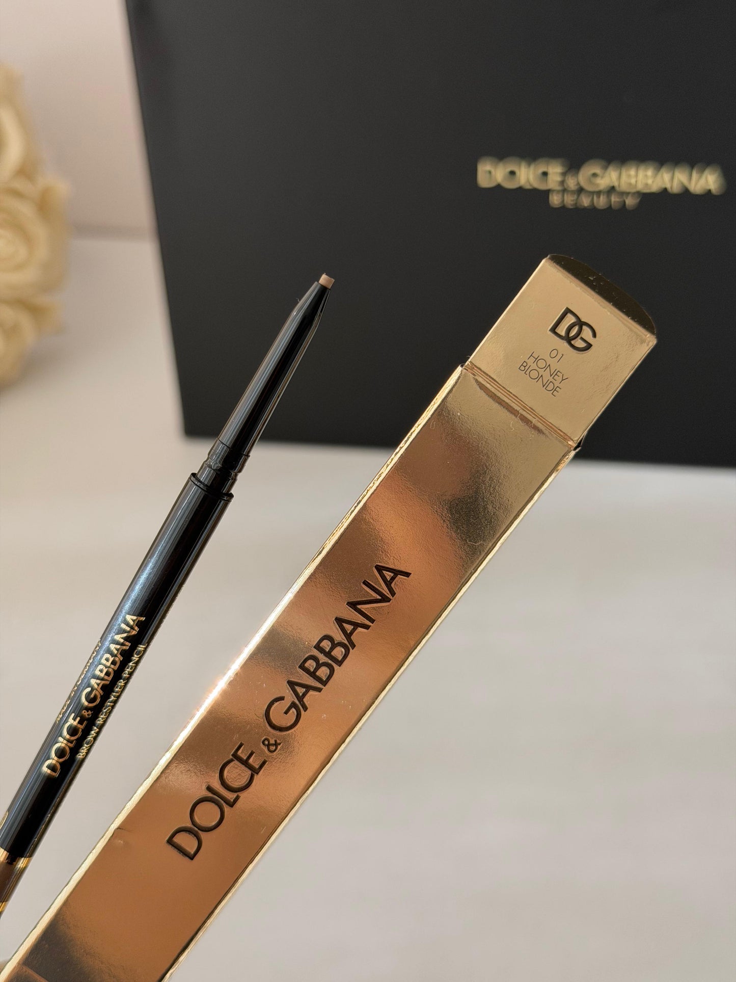 DOLCE&GABBANA Brow Restyler Pencil (01)
16H Lasting Fill & Shape Micro Brow Pencil