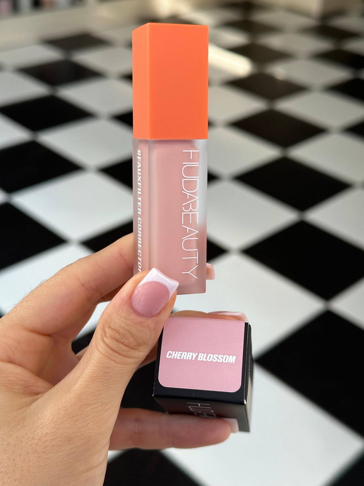 HUDA BEAUTY Concealer - Cherry Blossom
#Faux Filter Under Eye Color