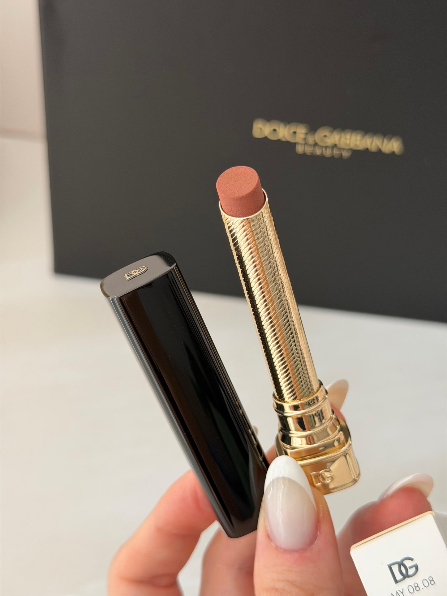 DOLCE&GABBANA My Comfy Matte Lipstick - My 08.08
Instant Rich Color & Hydration Lip Stylo