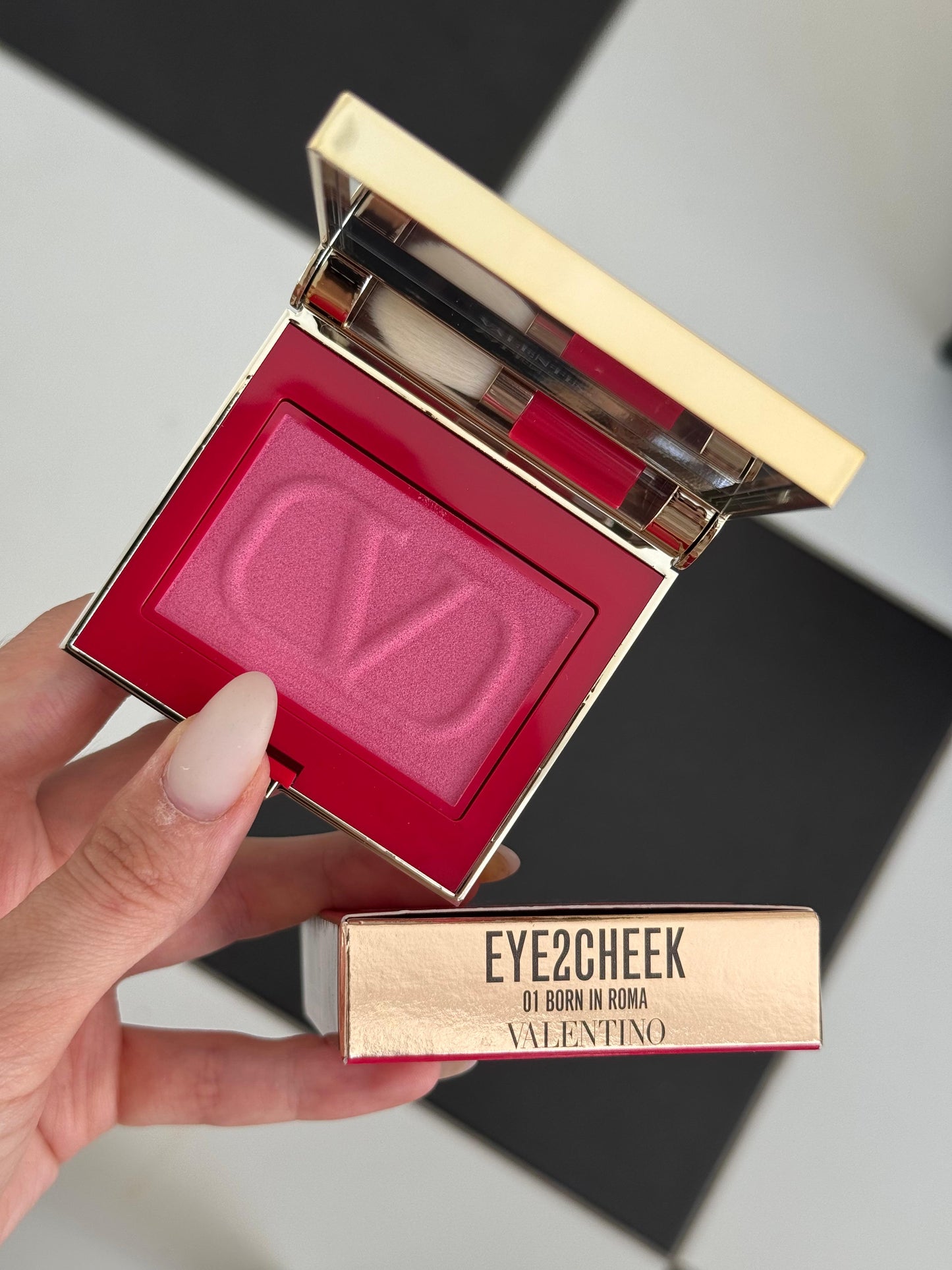 VALENTINO Eye2Cheek Dual-Use Blush & Eyeshadow (01)