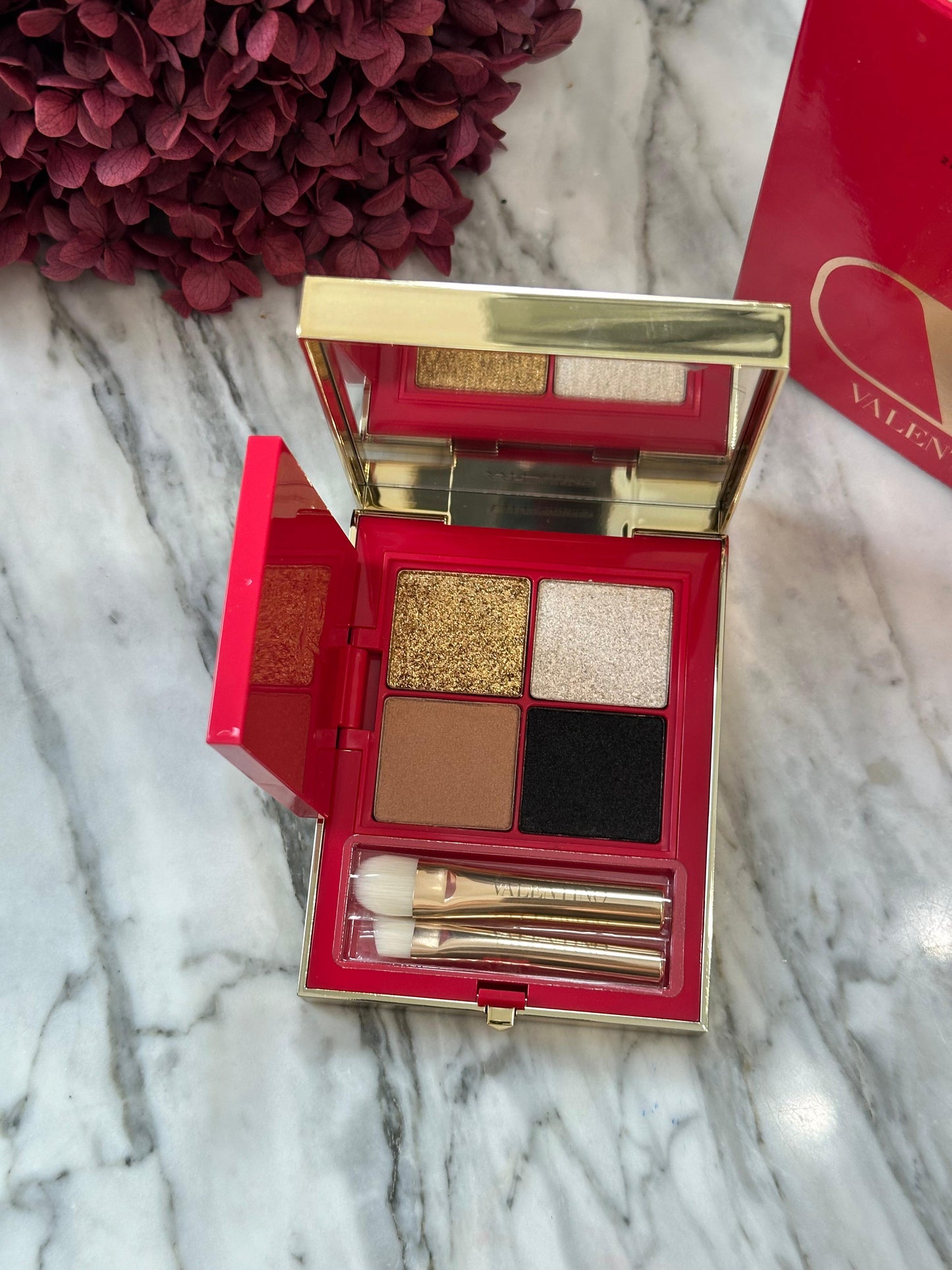 VALENTINO When In Roma
Color-Flip Eyeshadow Palette