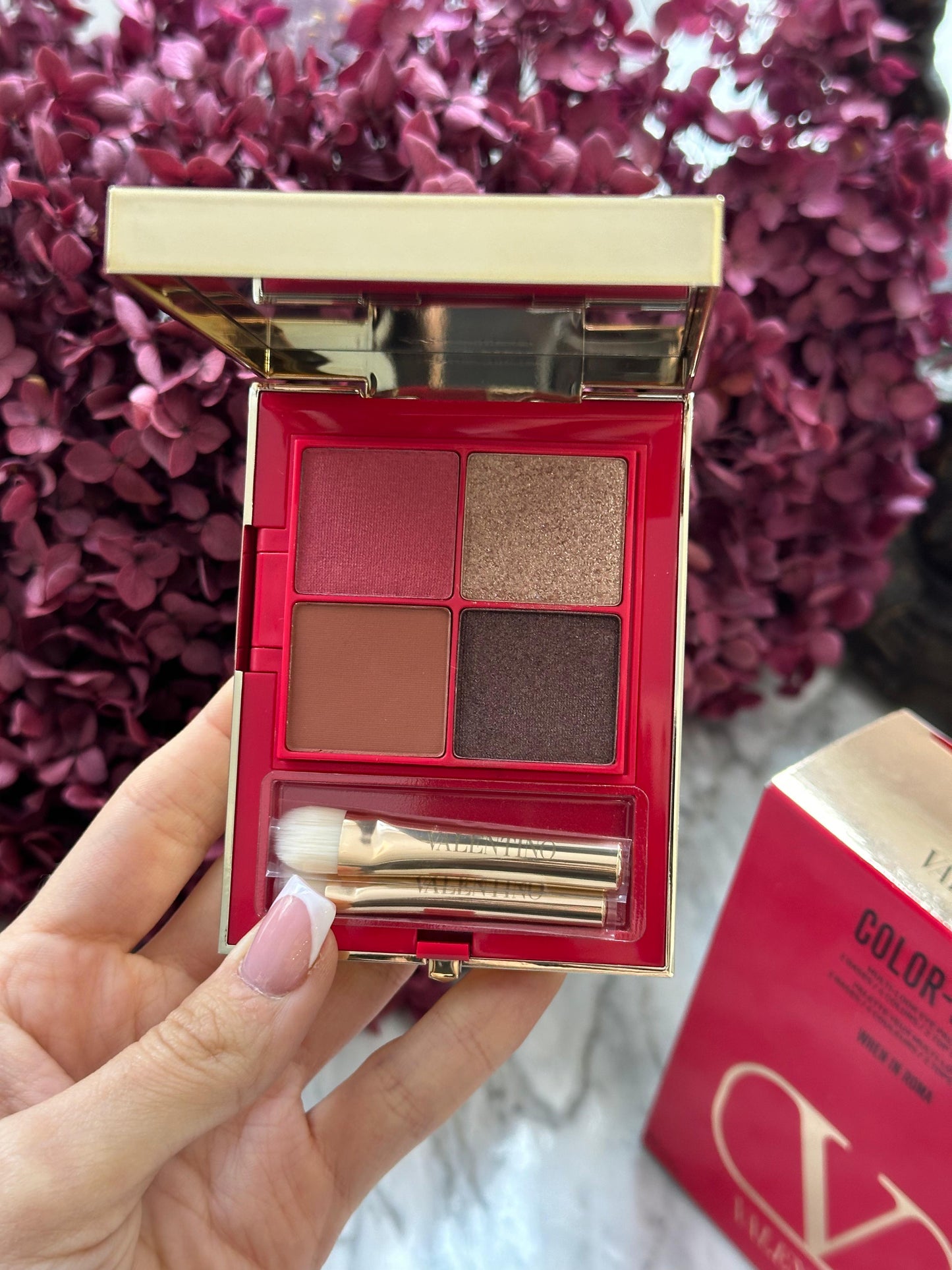 VALENTINO When In Roma
Color-Flip Eyeshadow Palette