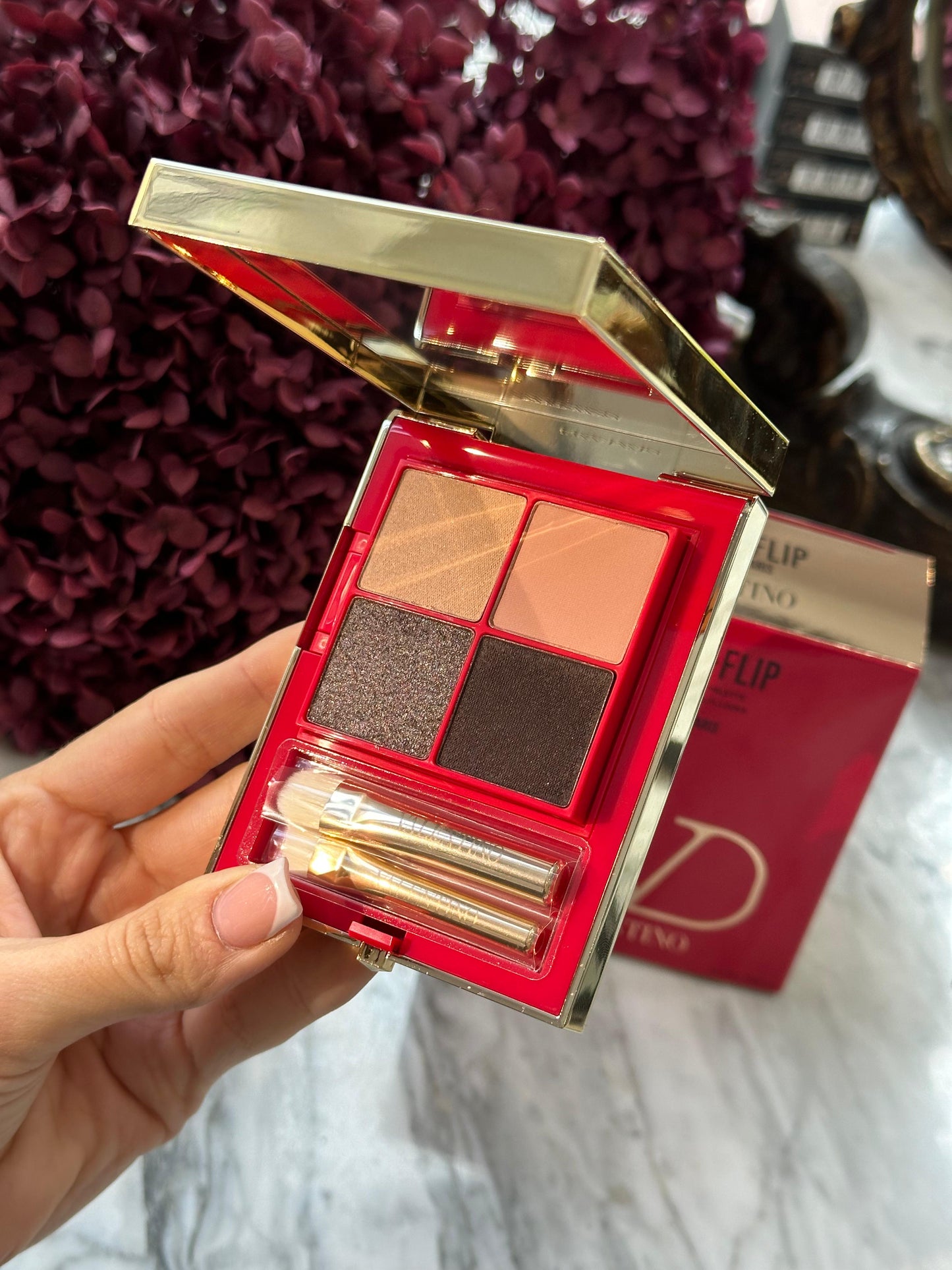 VALENTINO When In Paris
Color-Flip Eyeshadow Palette