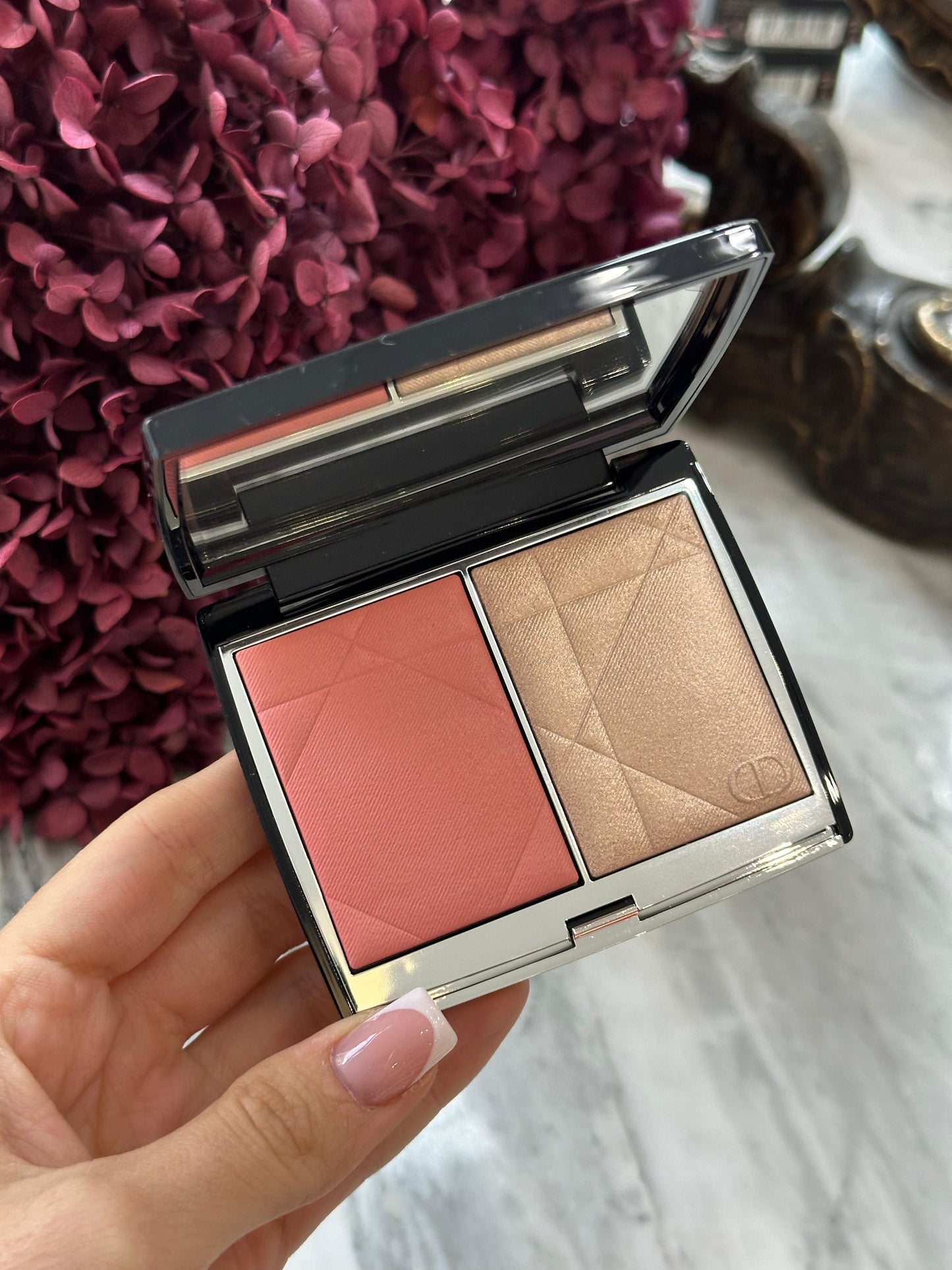 DIOR Rouge Blush Colour & Glow (257)
Multi-Use Face Palette – Color and Highlighter Duo