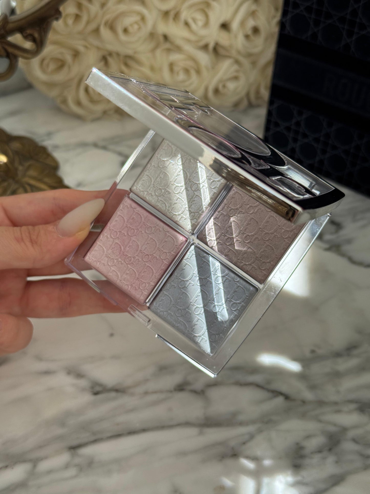 DIOR Backstage Glow Maximizer Palette (002)
Multi-Use Highlighter and Blush - Multi-Reflective Glow