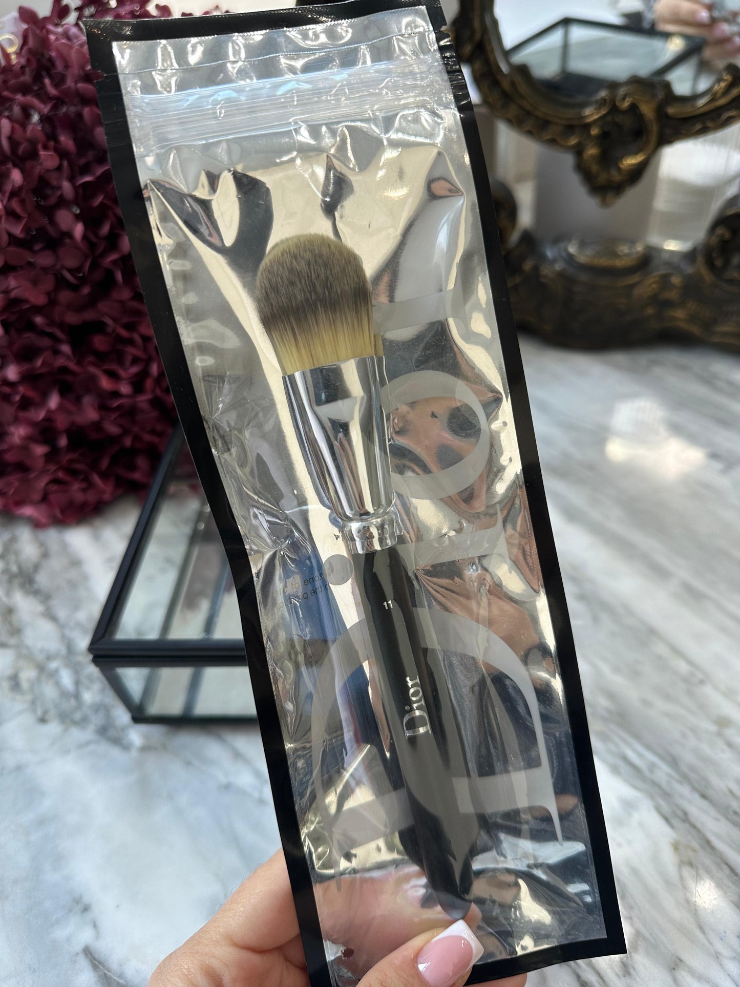 DIOR Backstage Brush N°11
Makeup Brush - Fluid Foundation Brush - Light Coverage