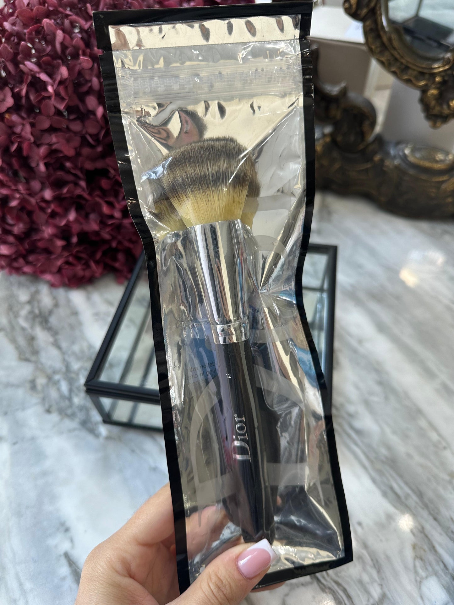 DIOR Backstage Brush N°12
Makeup Brush - Fluid Foundation Brush - Full Coverage