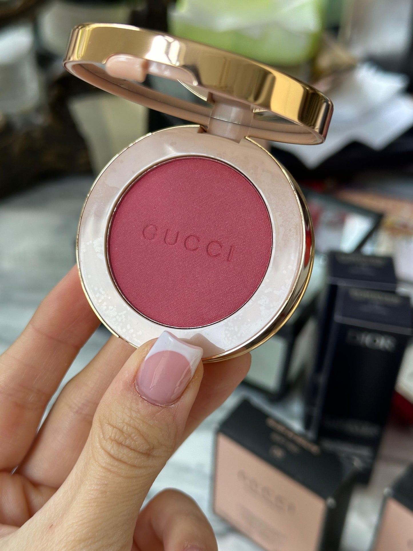 GUCCI Blush De Beauté - Cheeks & Eyes Powder Luminous Matte (09)
