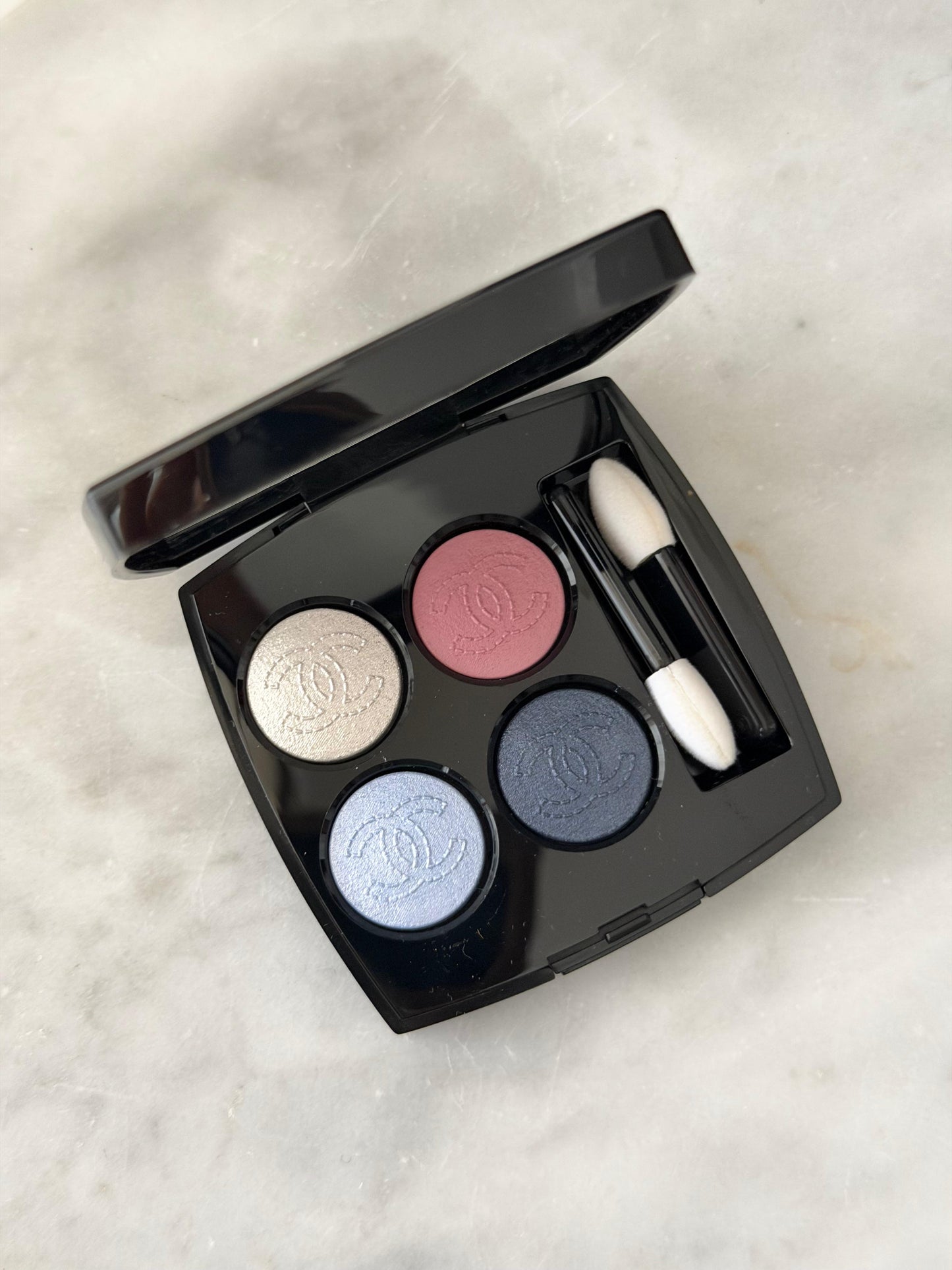 CHANEL Les 4 Ombres
Multi-Effect Quadra Eyeshadow (19)