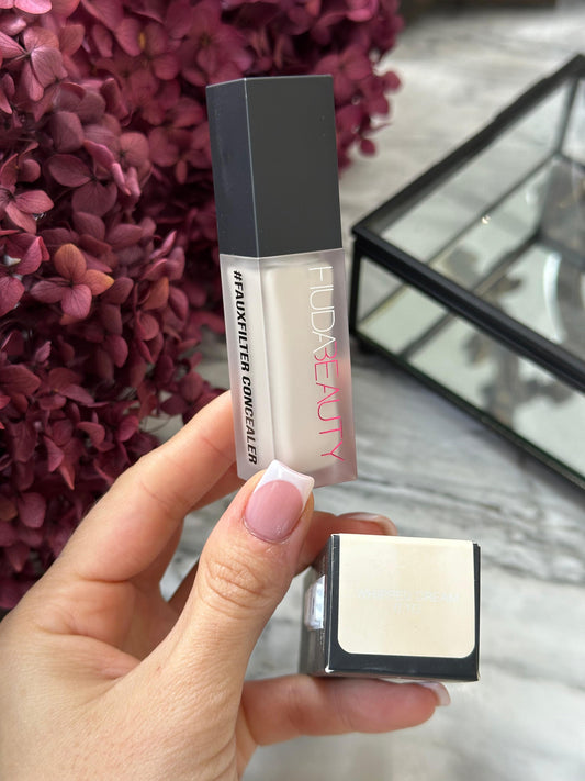 HUDA BEAUTY FauxFilter Luminous Matte Concealer