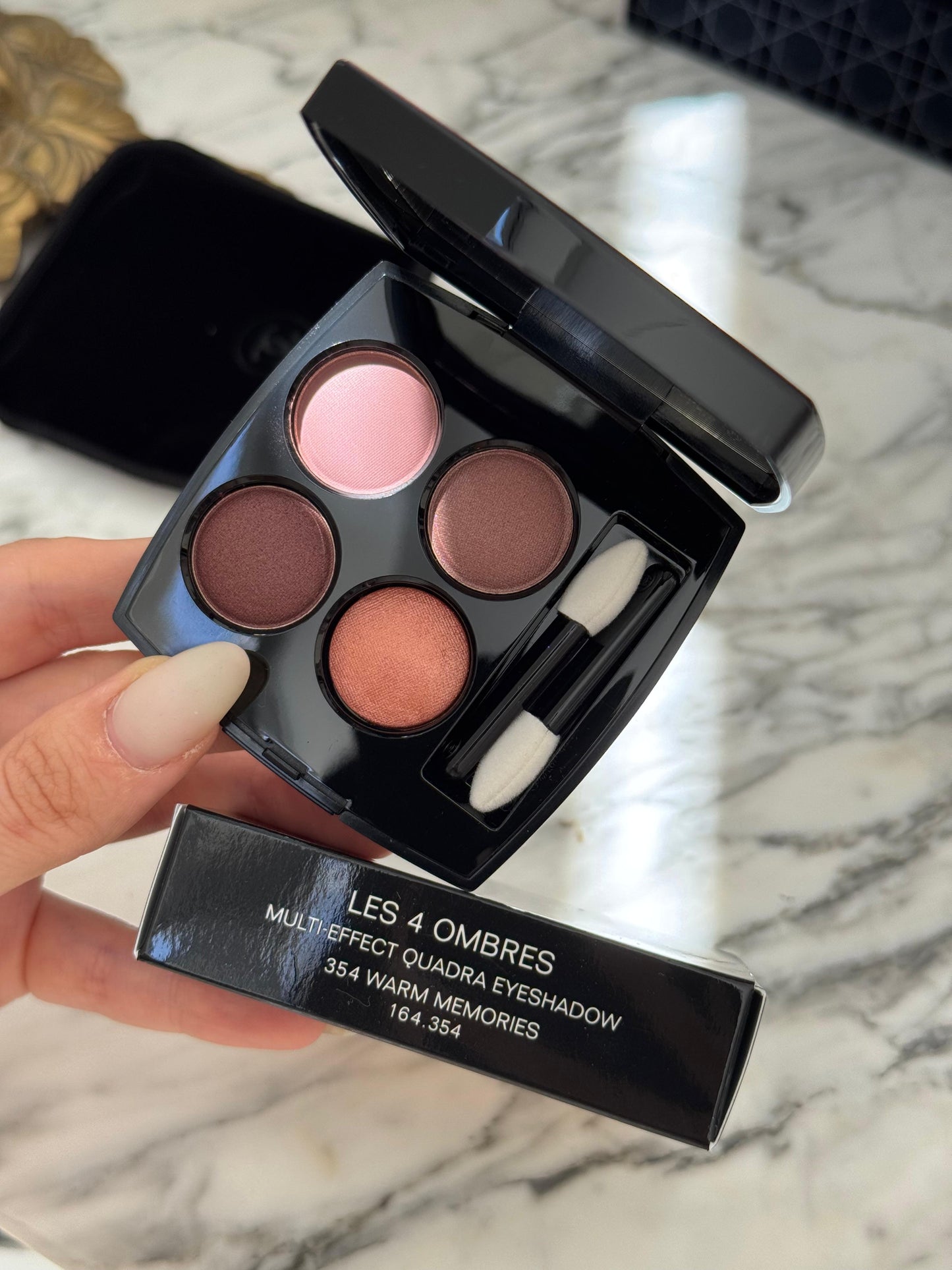 CHANEL Les 4 Ombres
Multi-Effect Quadra Eyeshadow (354)