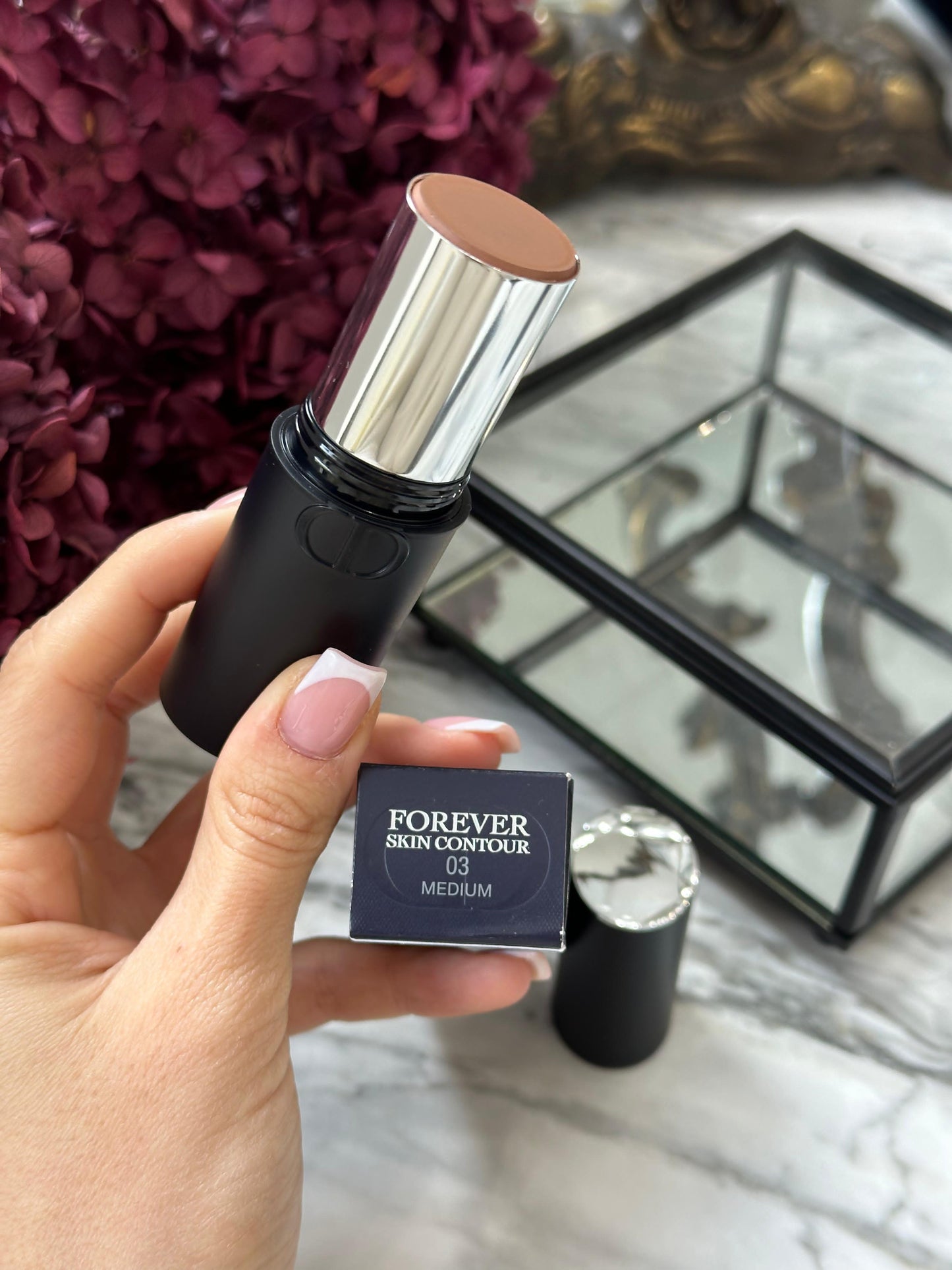 DIOR Forever Skin Contour
Sculpting and Bronzing Face Stick - Seamless Perfection - 24H Wear and Hydration