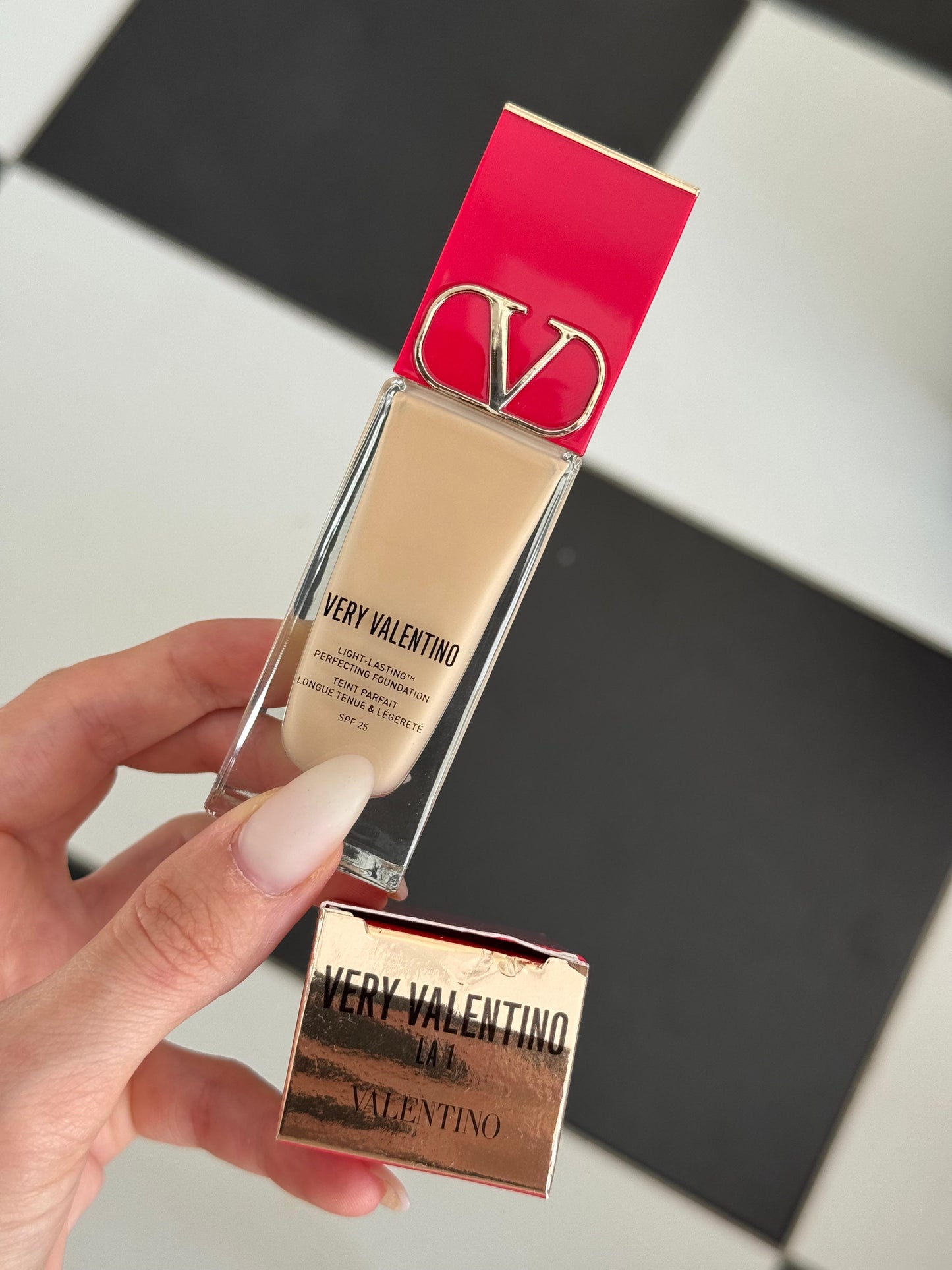 VALENTINO Very Valentino 24 Hour Wear Liquid Perfecting Foundation SPF25