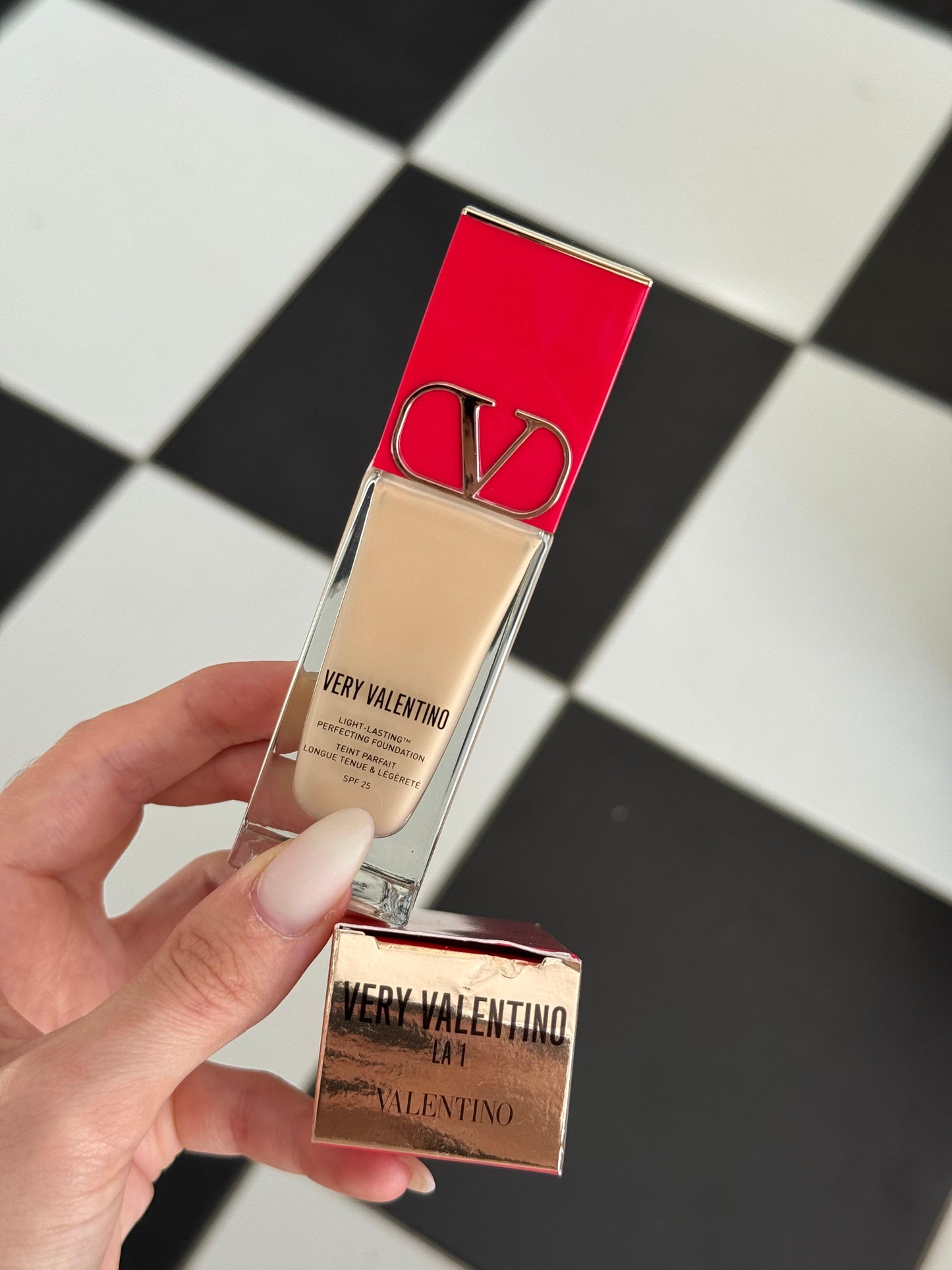 VALENTINO Very Valentino 24 Hour Wear Liquid Perfecting Foundation SPF25