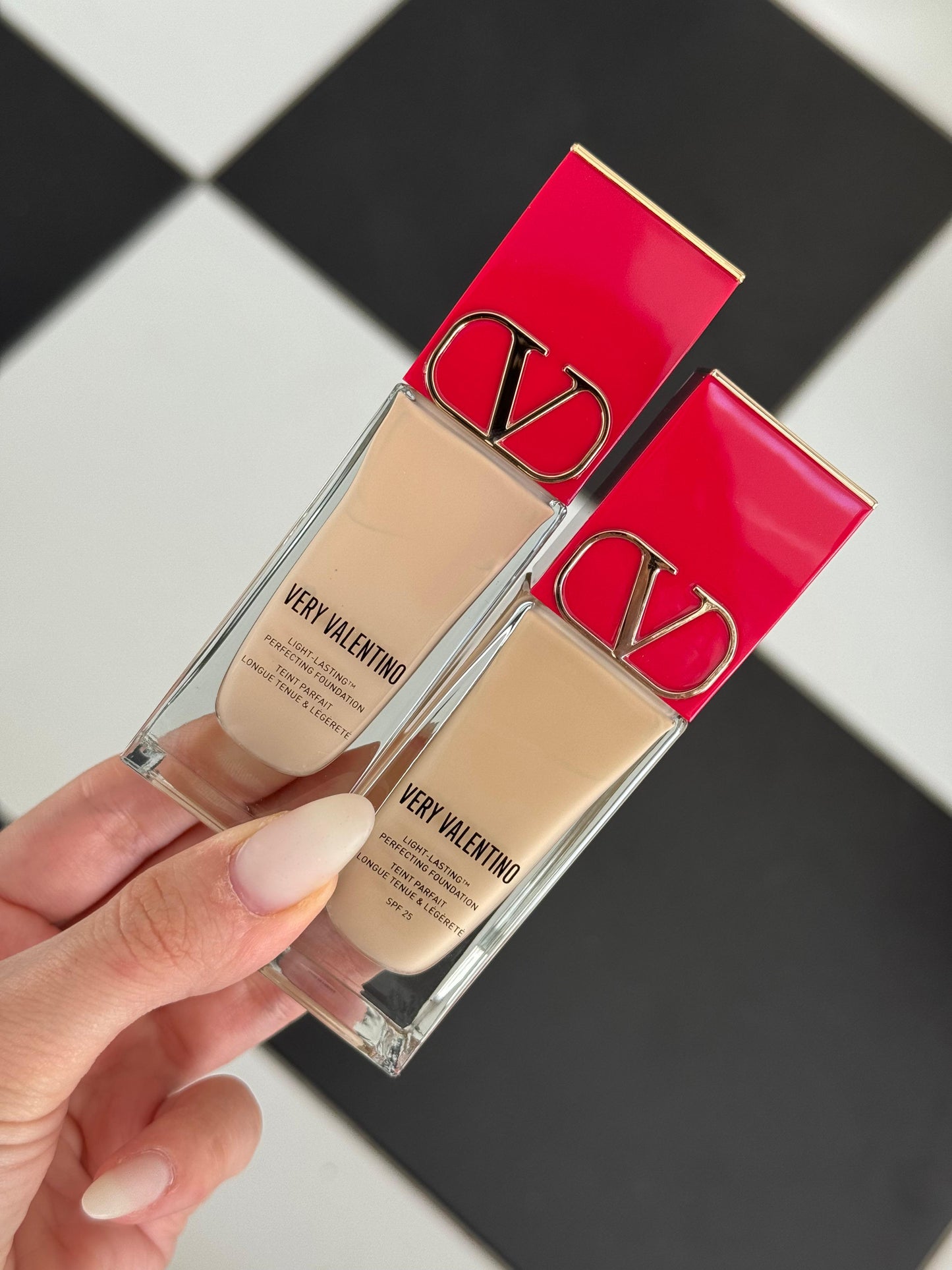 VALENTINO Very Valentino 24 Hour Wear Liquid Perfecting Foundation SPF25
