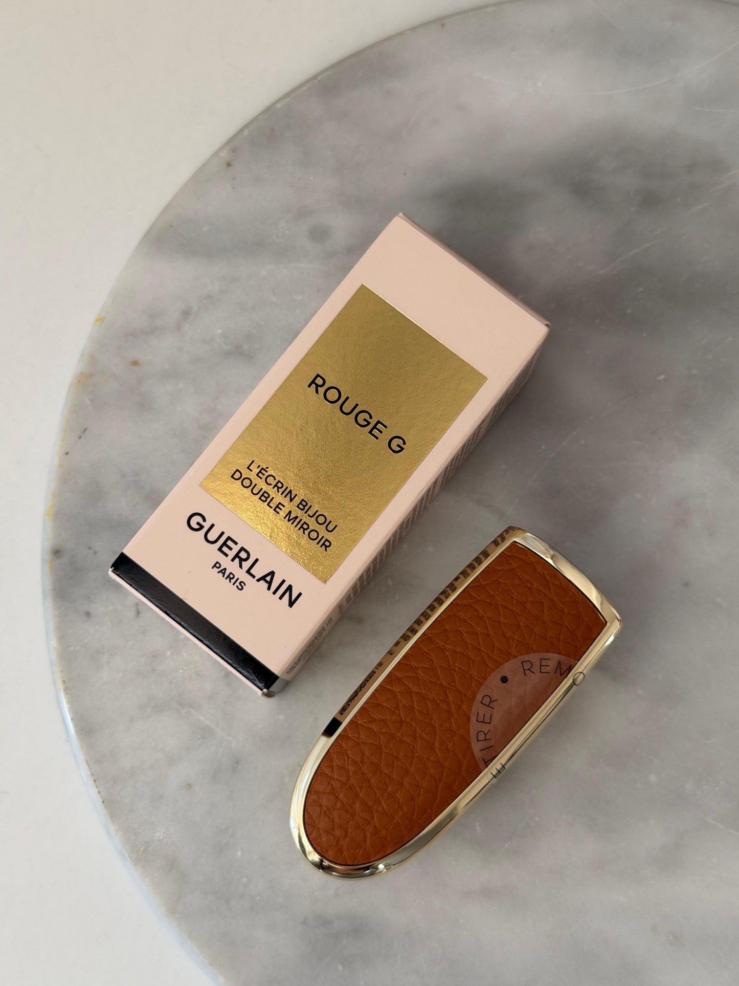 GUERLAIN Rouge G - Le Camel
The Double Mirror Jewel Case