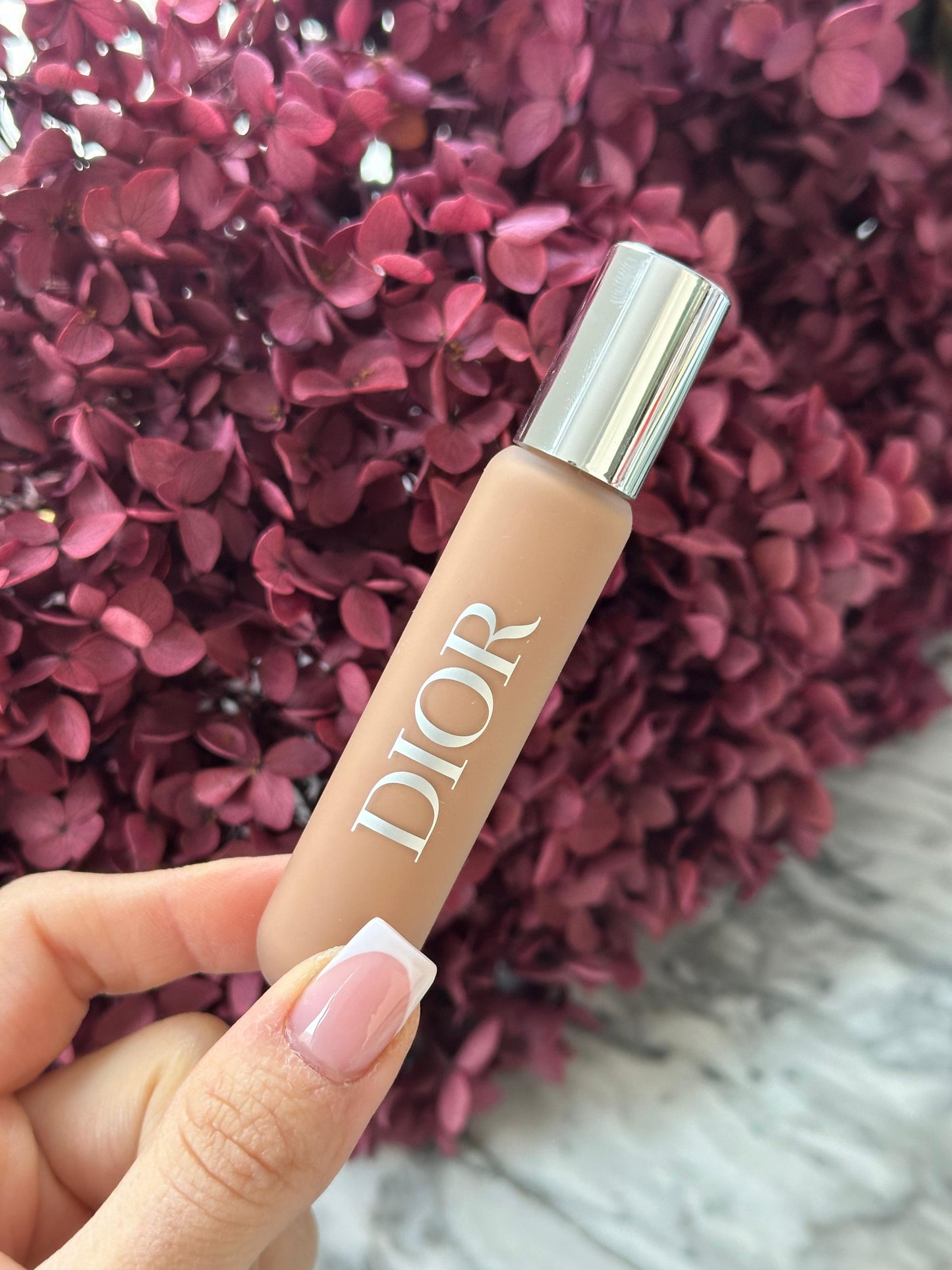 DIOR Backstage Face & Body Flash Perfector Concealer
High Coverage - Natural Glow Finish - Waterproof Wear
