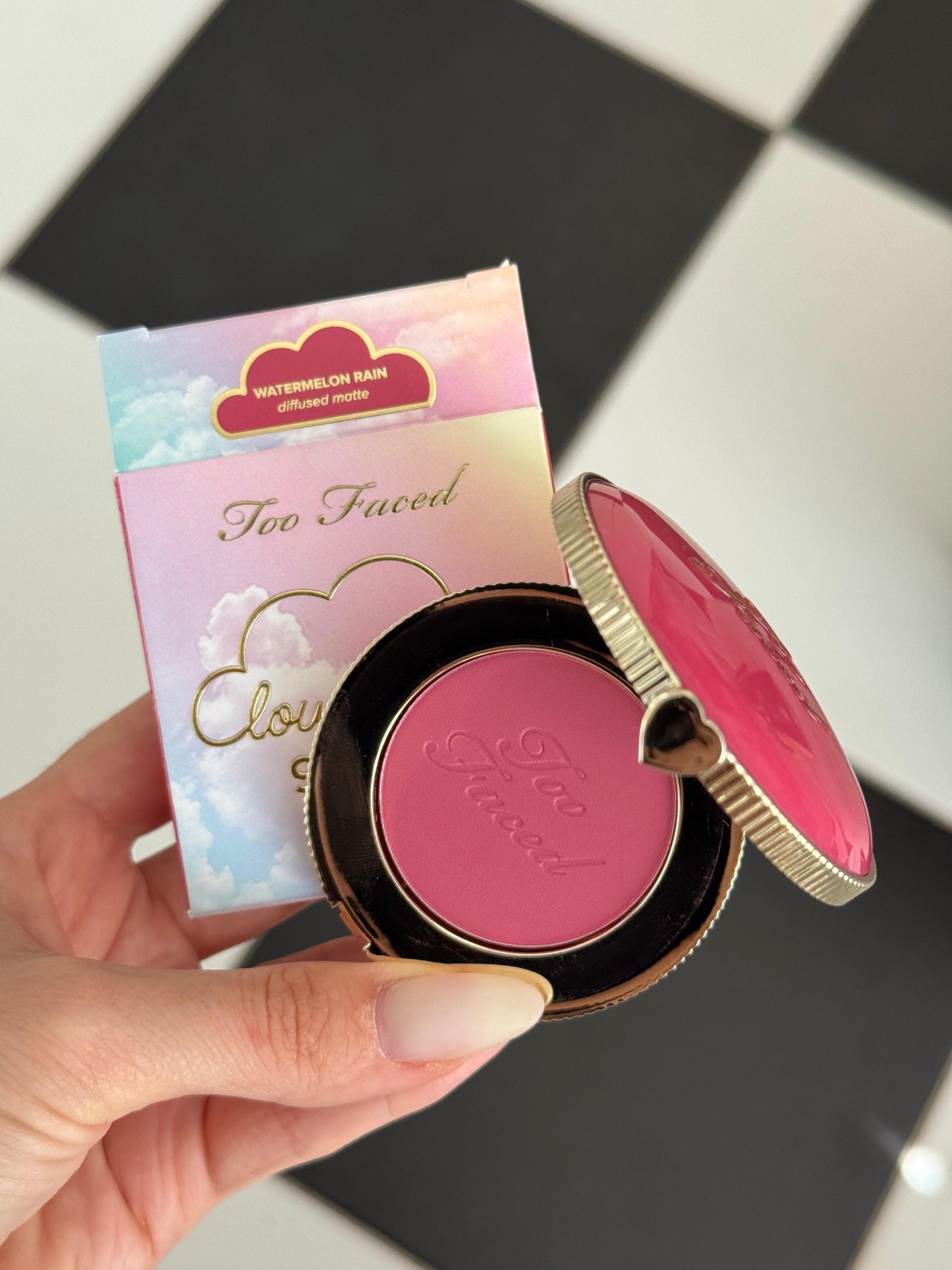 TOO FACED Cloud Crush Blush - Watermelon Rain
Velvety Second-Skin Powder Formula