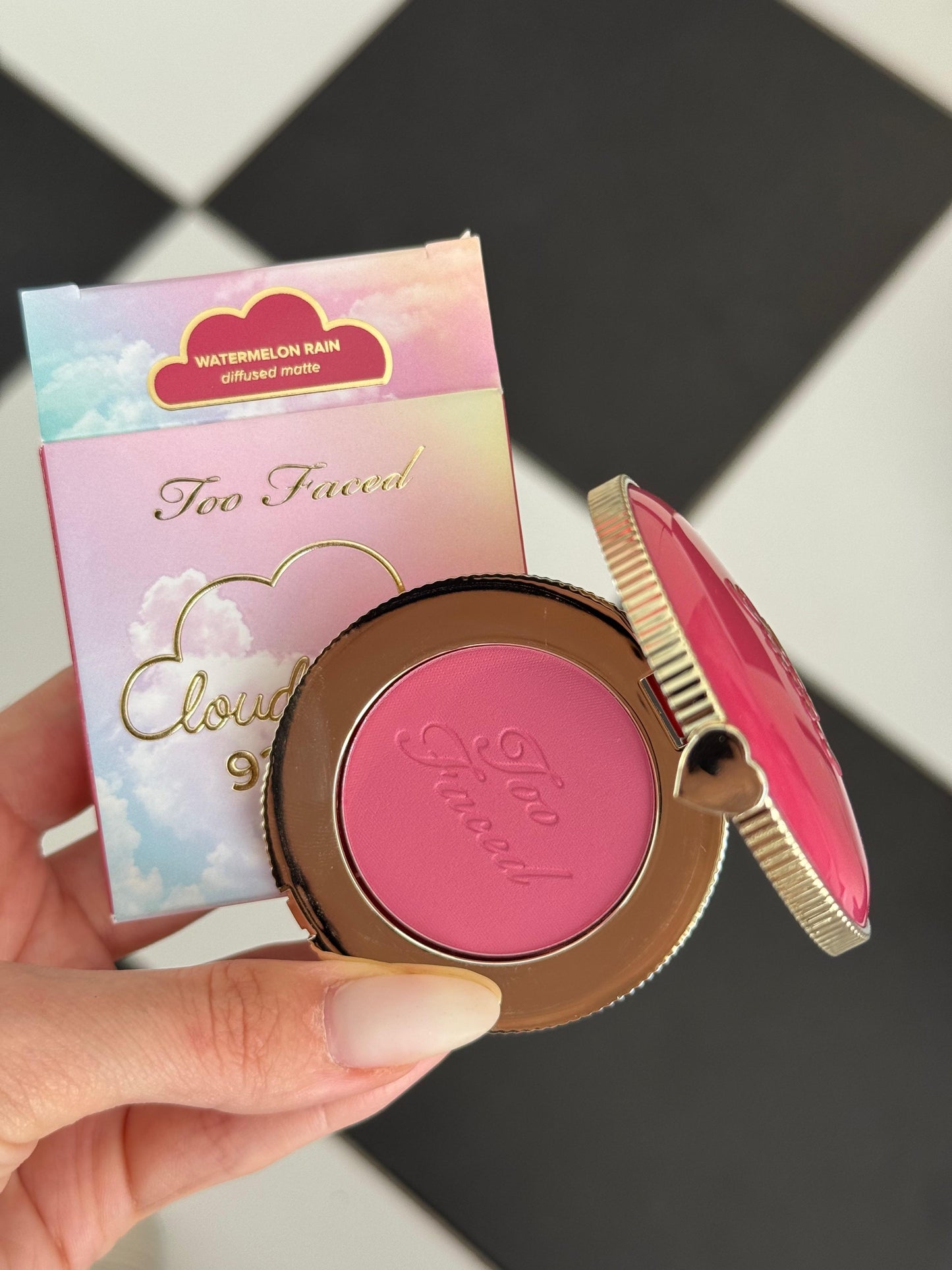 TOO FACED Cloud Crush Blush - Watermelon Rain
Velvety Second-Skin Powder Formula