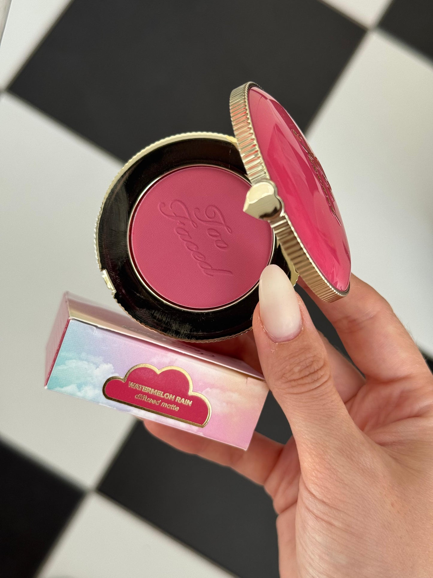 TOO FACED Cloud Crush Blush - Watermelon Rain
Velvety Second-Skin Powder Formula