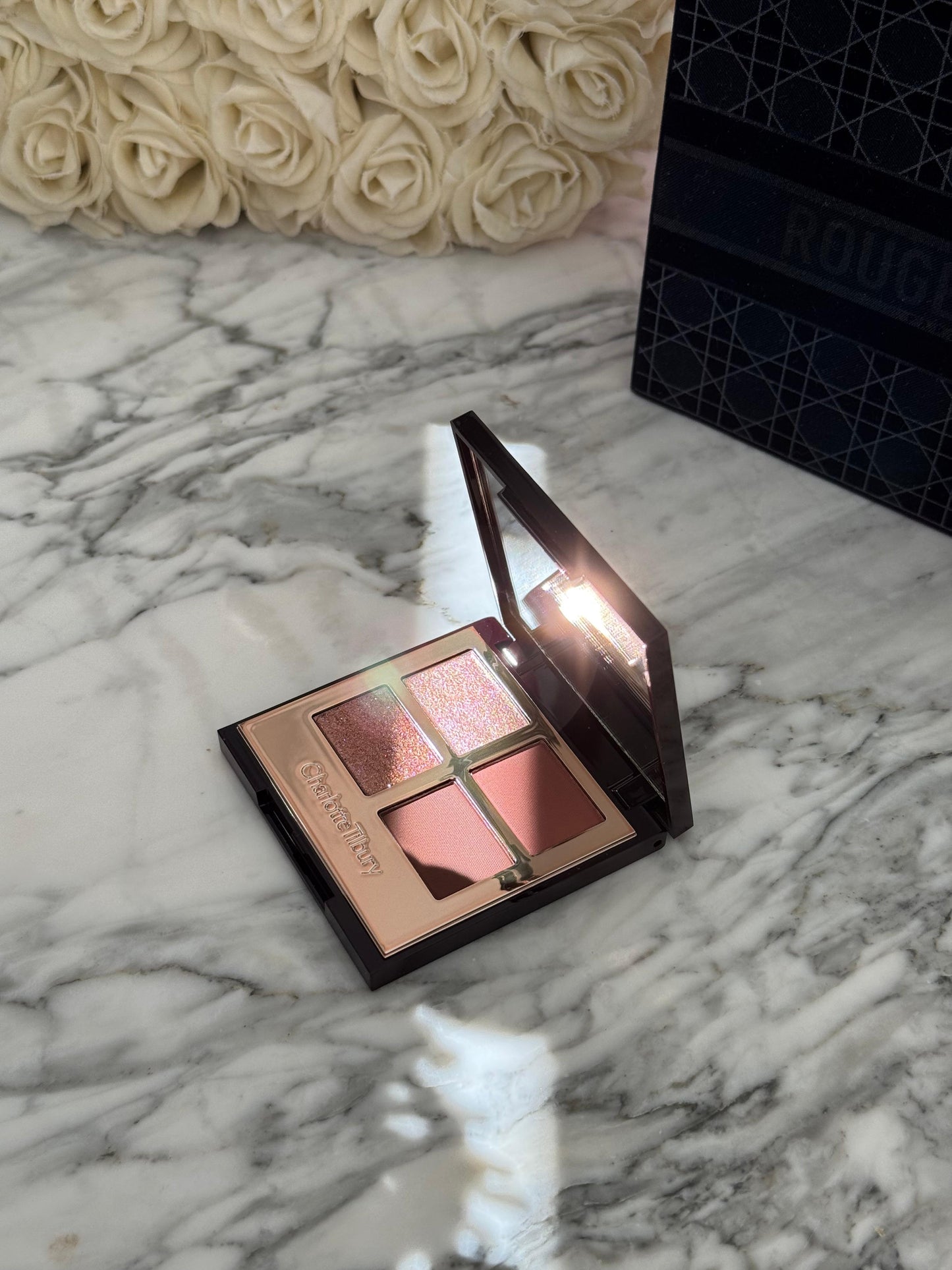 CHARLOTTE TILBURY Luxury EyeShadow Palette -
Pillow Talk Dreams