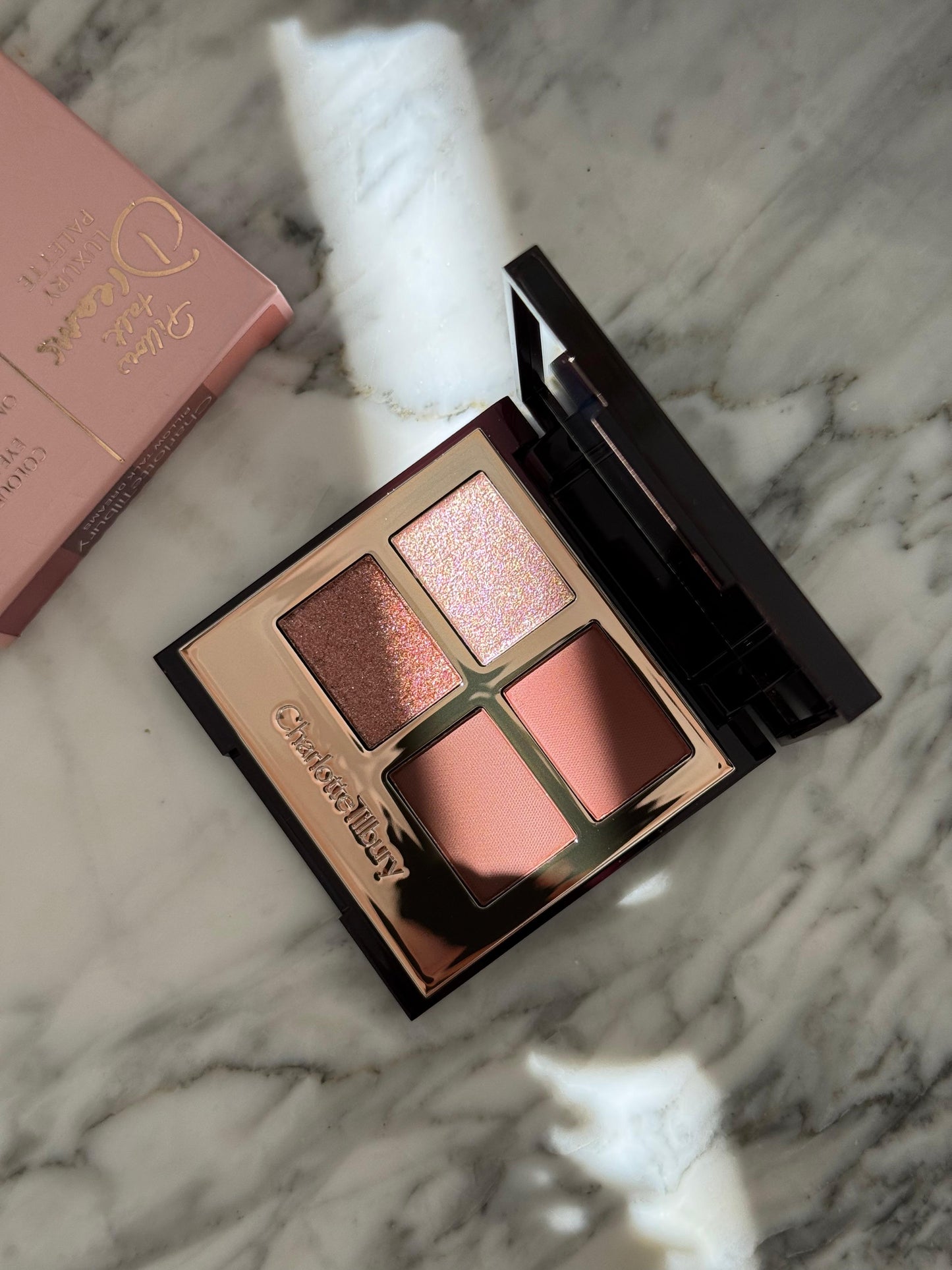 CHARLOTTE TILBURY Luxury EyeShadow Palette -
Pillow Talk Dreams