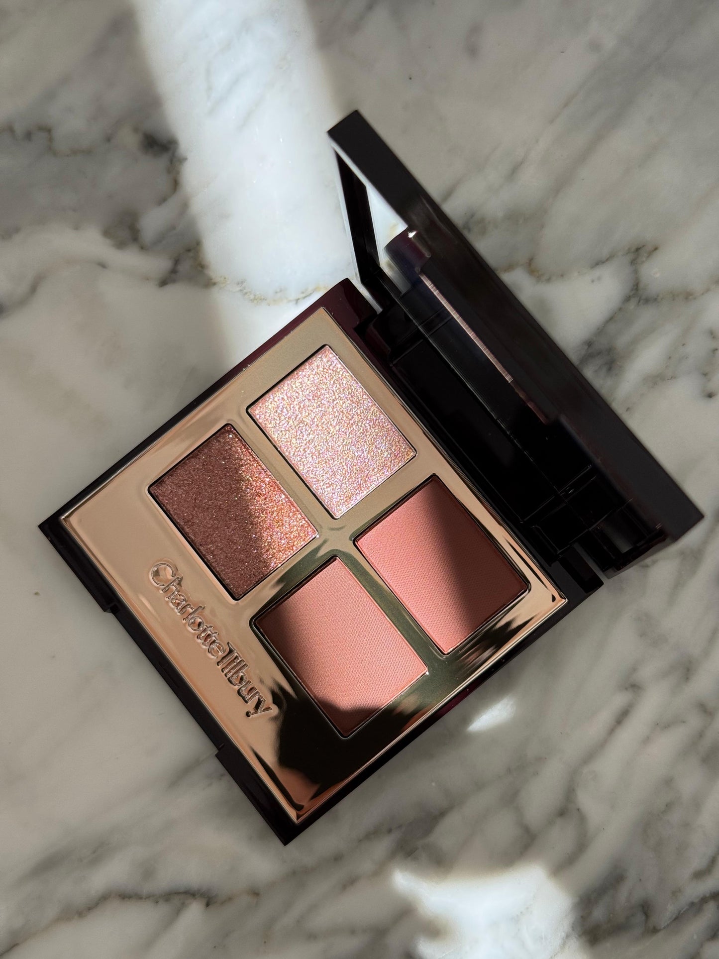 CHARLOTTE TILBURY Luxury EyeShadow Palette -
Pillow Talk Dreams