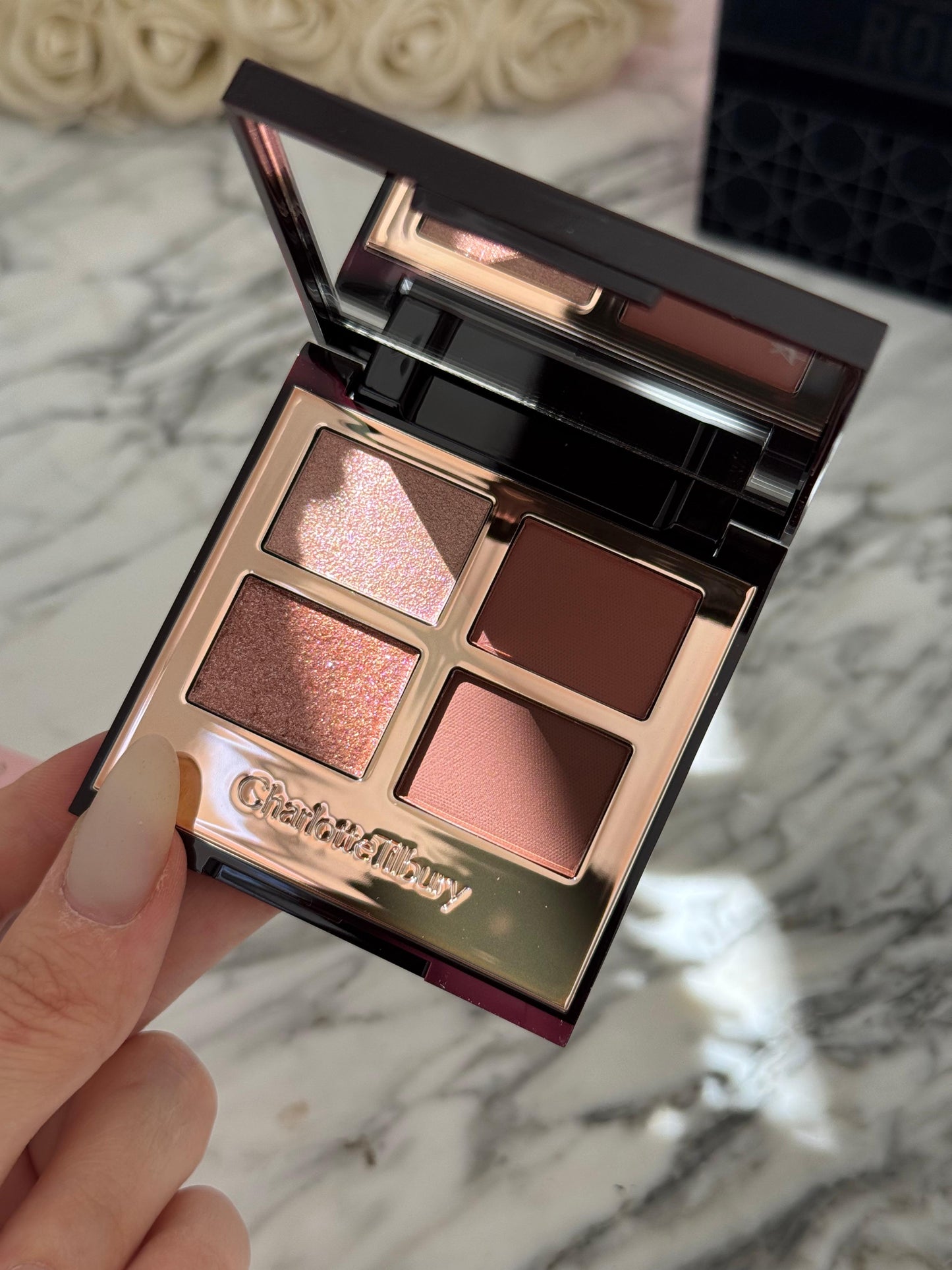 CHARLOTTE TILBURY Luxury EyeShadow Palette -
Pillow Talk Dreams