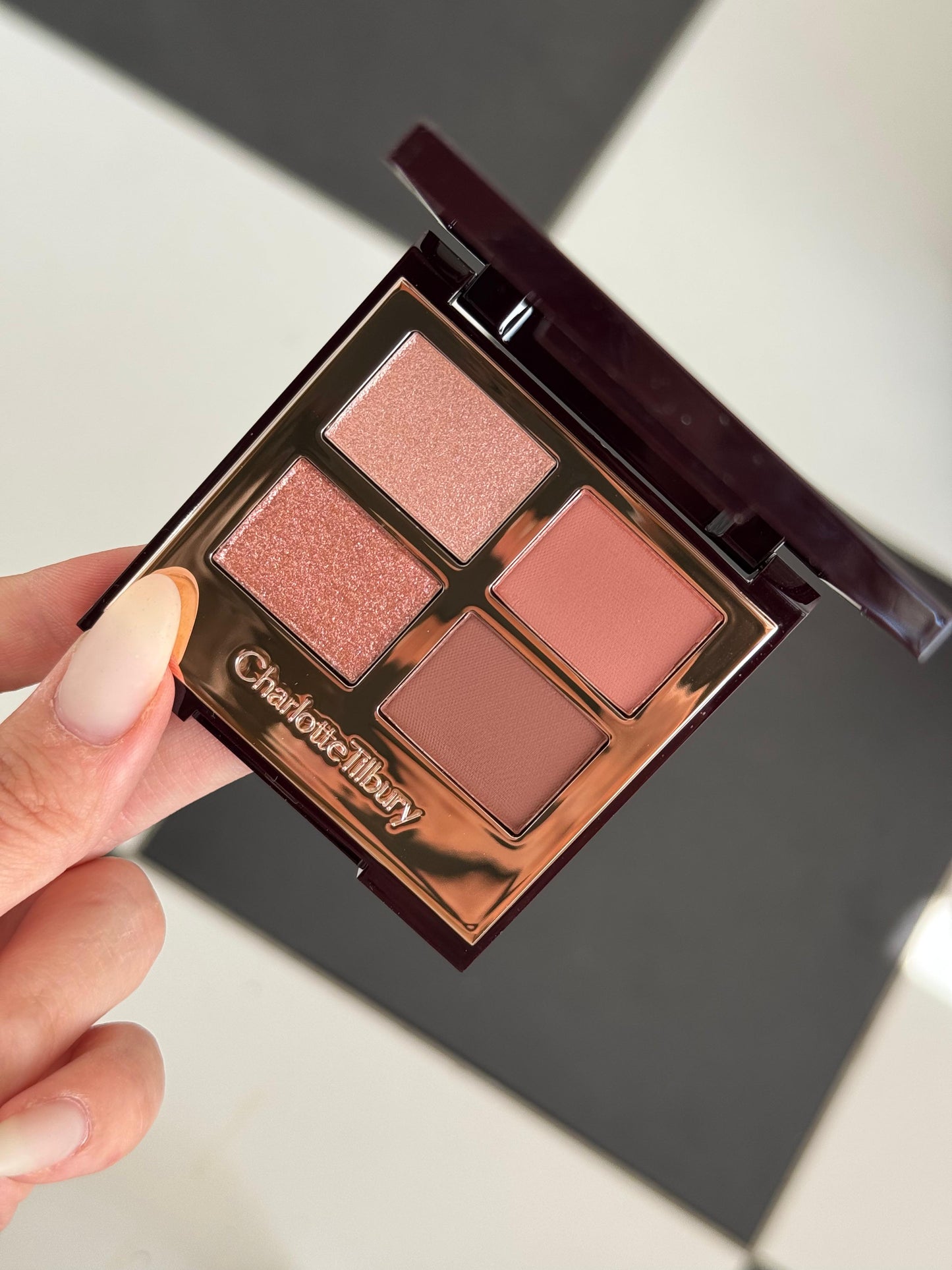CHARLOTTE TILBURY Luxury EyeShadow Palette -
Pillow Talk Dreams