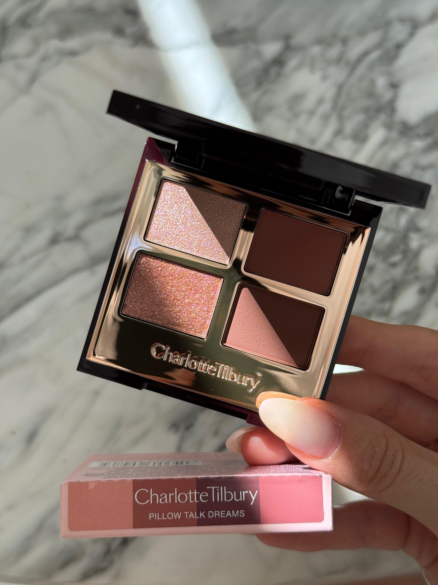 CHARLOTTE TILBURY Luxury EyeShadow Palette -
Pillow Talk Dreams