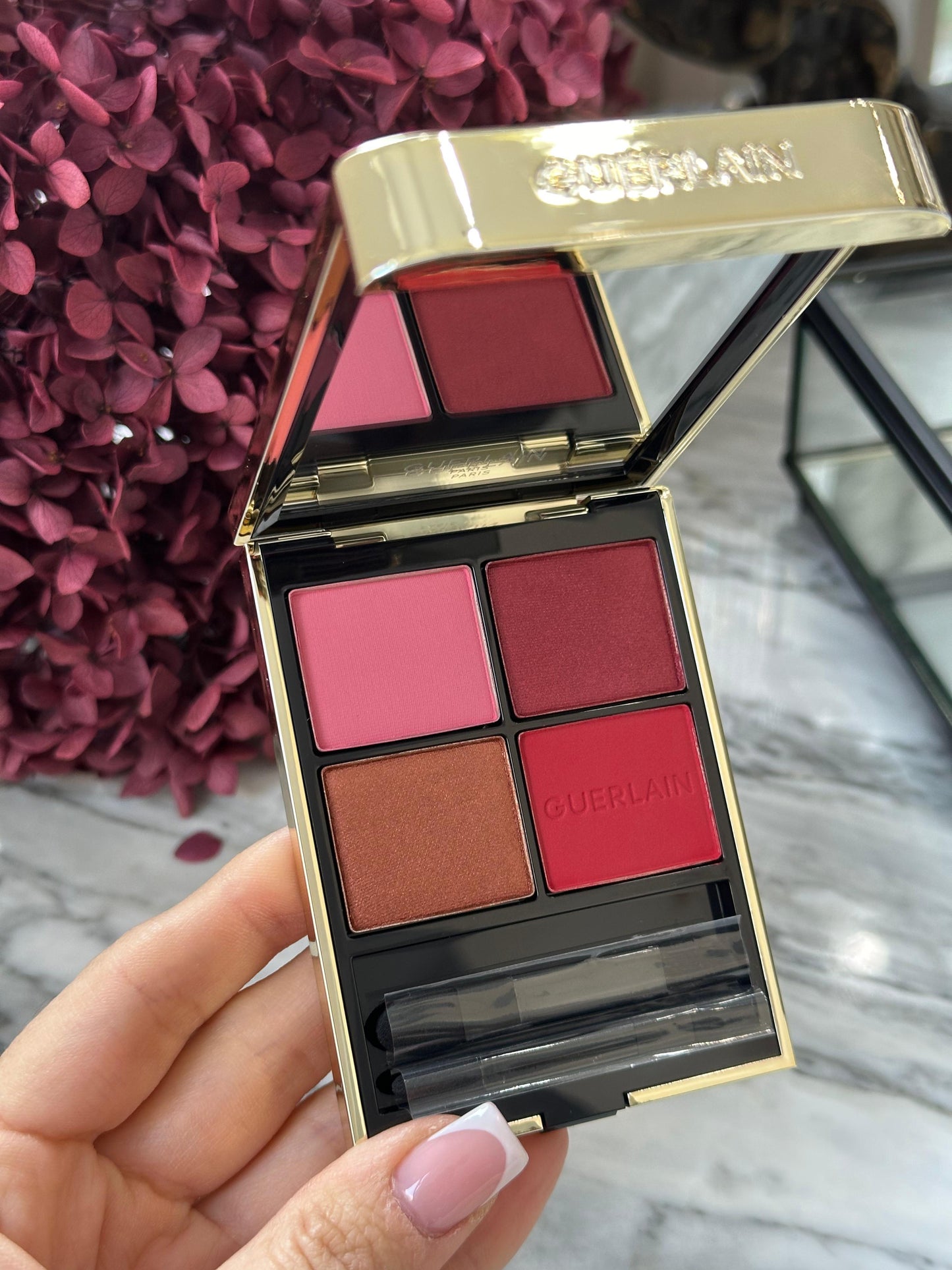 GUERLAIN Ombres G
Ombres À Paupières 4 Couleurs
Effets Multiples, Haute Couleur & Longue Tenue - Édition Limitée