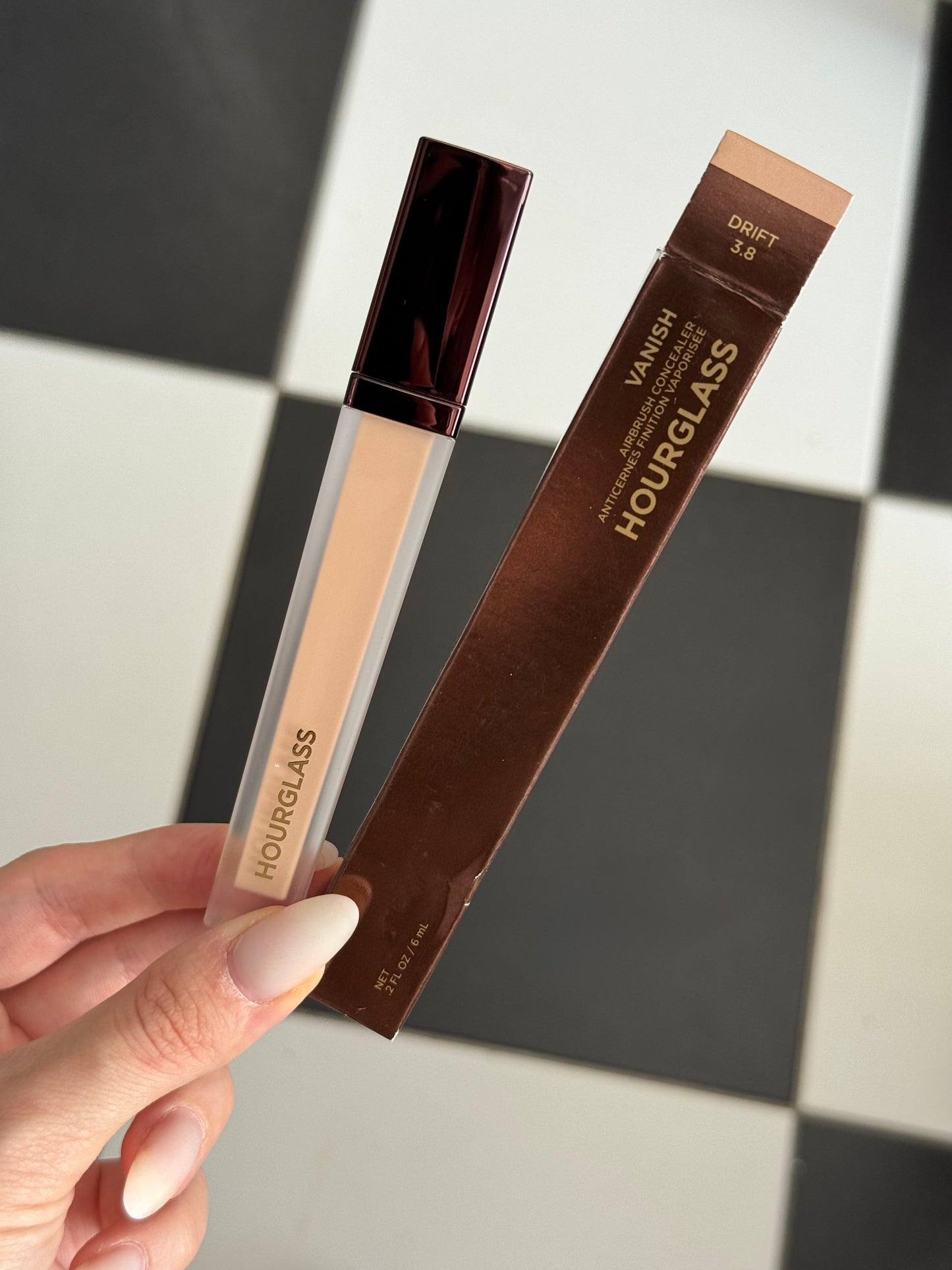 HOURGLASS Vanish™ Airbrush Concealer