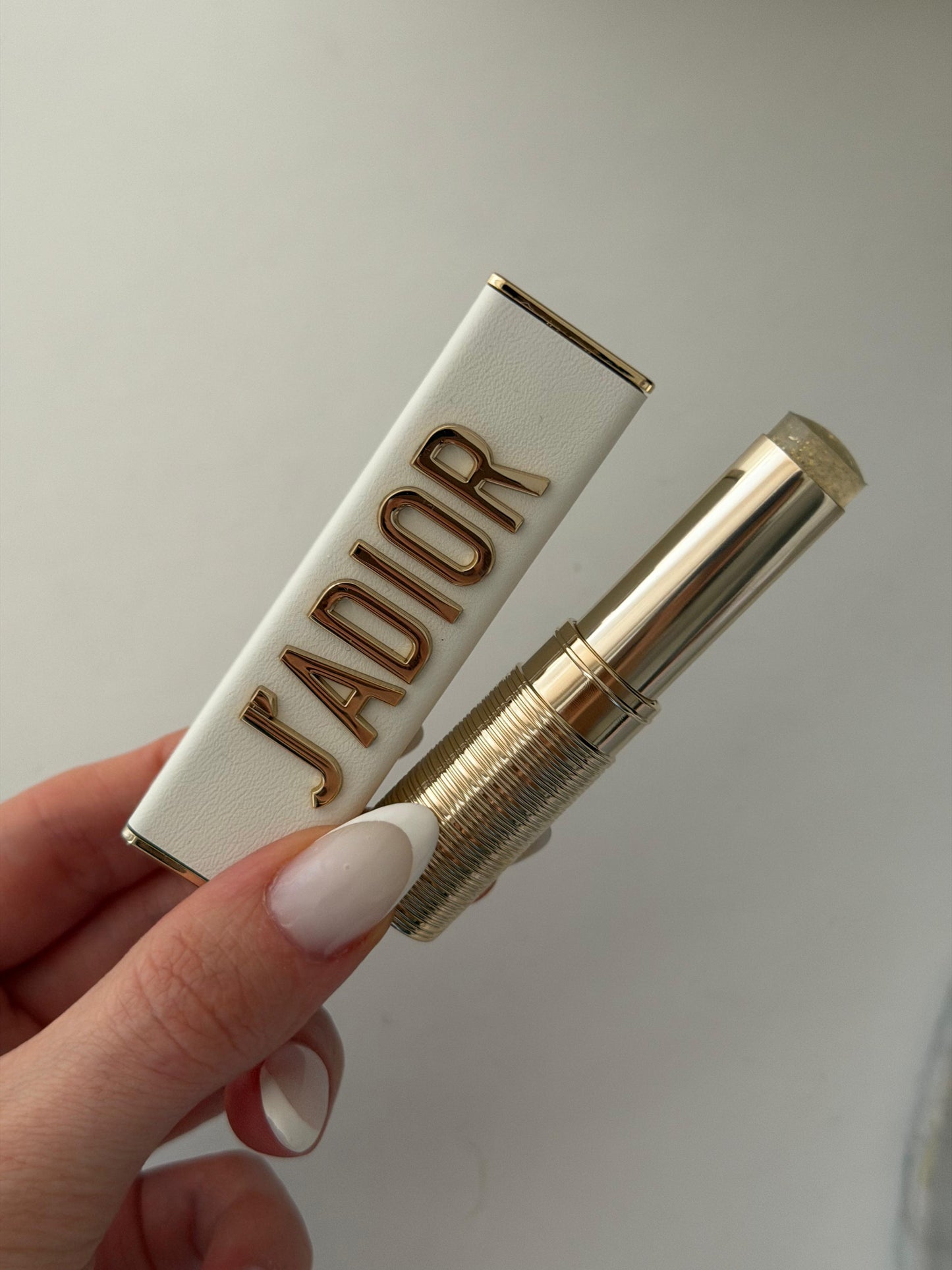 DIOR J’Adior Parfum Solide - Eau De Parfum
Alcohol-Free Fragrance Stick - Solar And Floral Notes