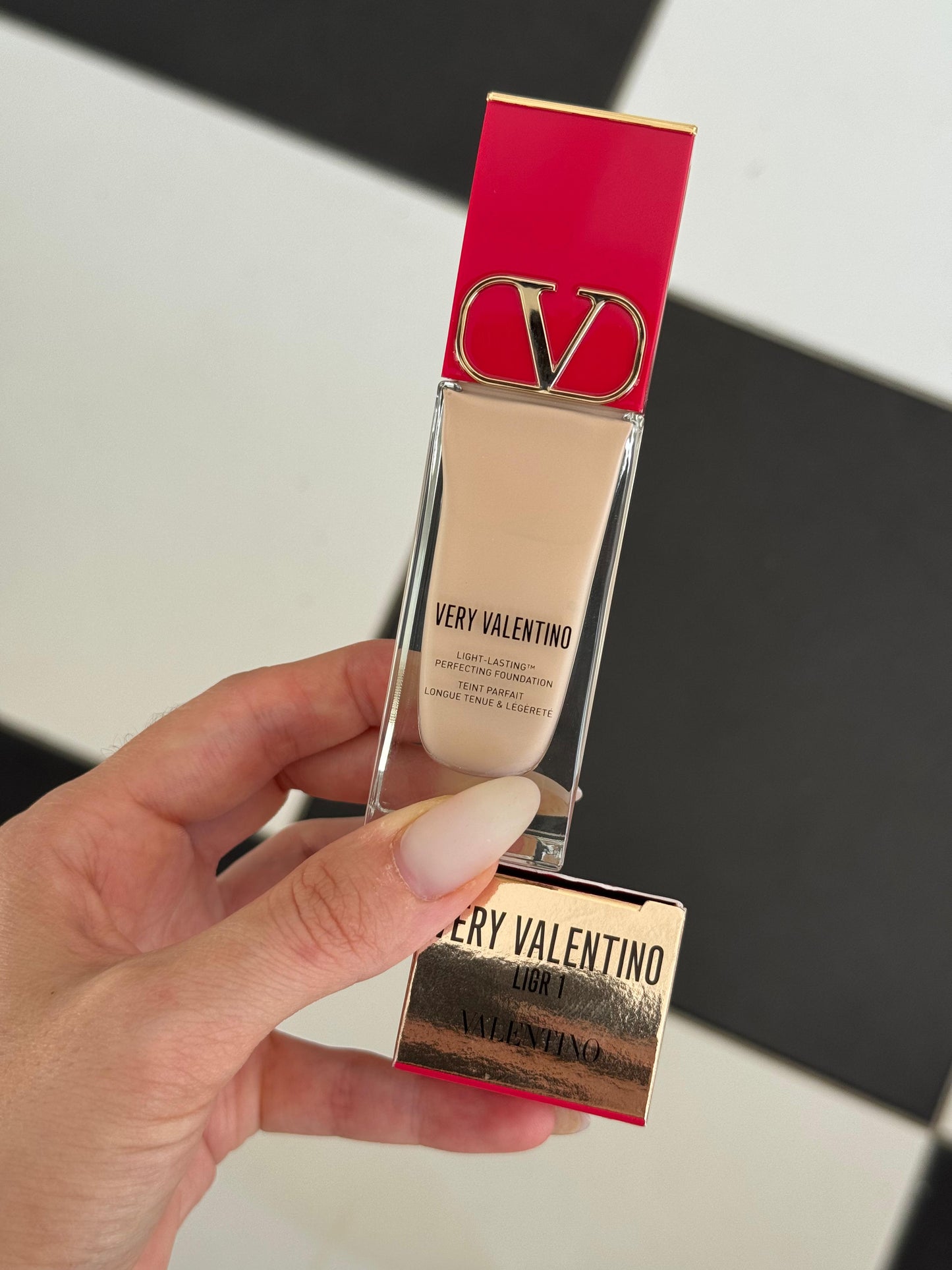 VALENTINO Very Valentino 24 Hour Wear Liquid Perfecting Foundation SPF25