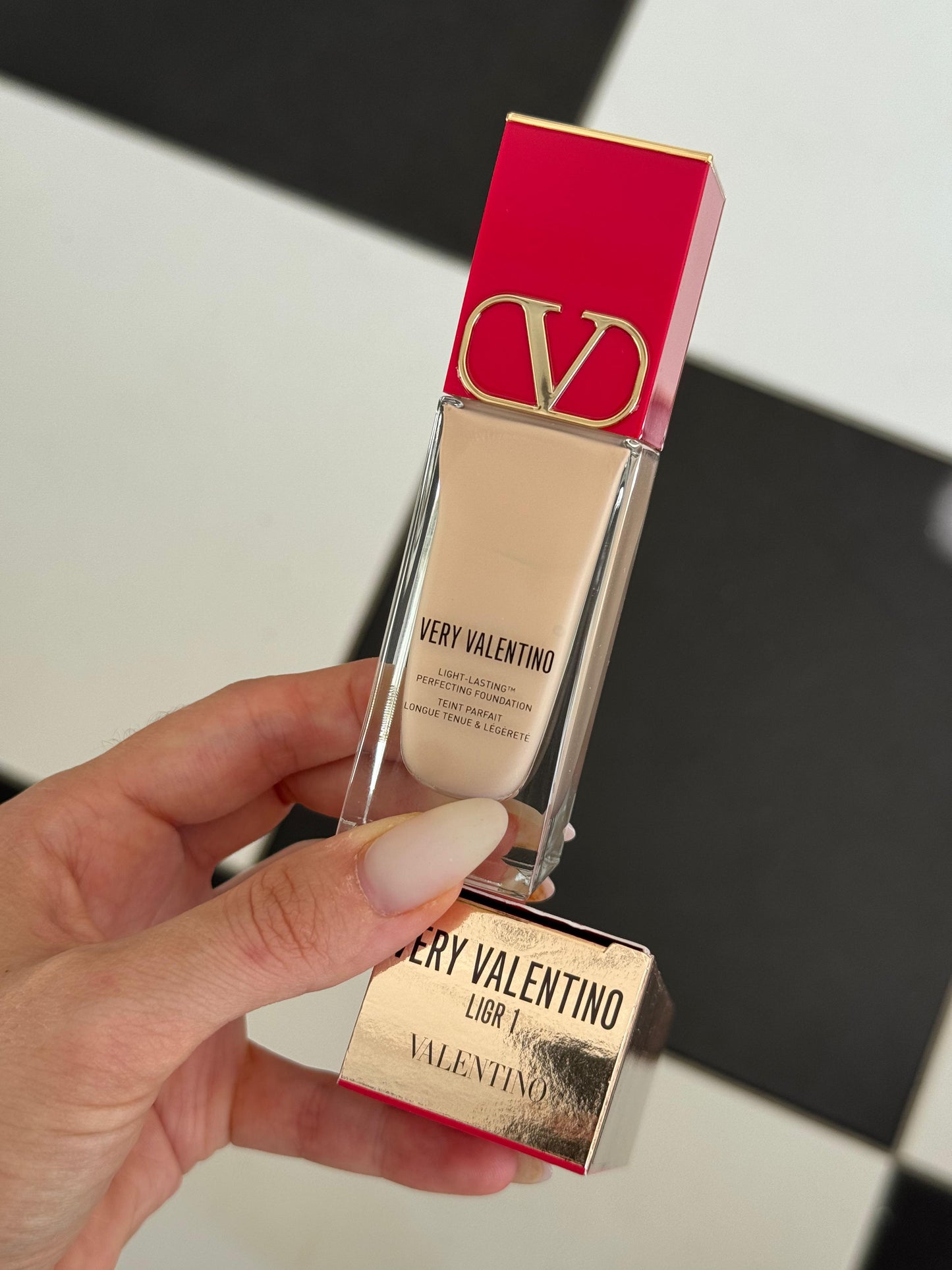 VALENTINO Very Valentino 24 Hour Wear Liquid Perfecting Foundation SPF25