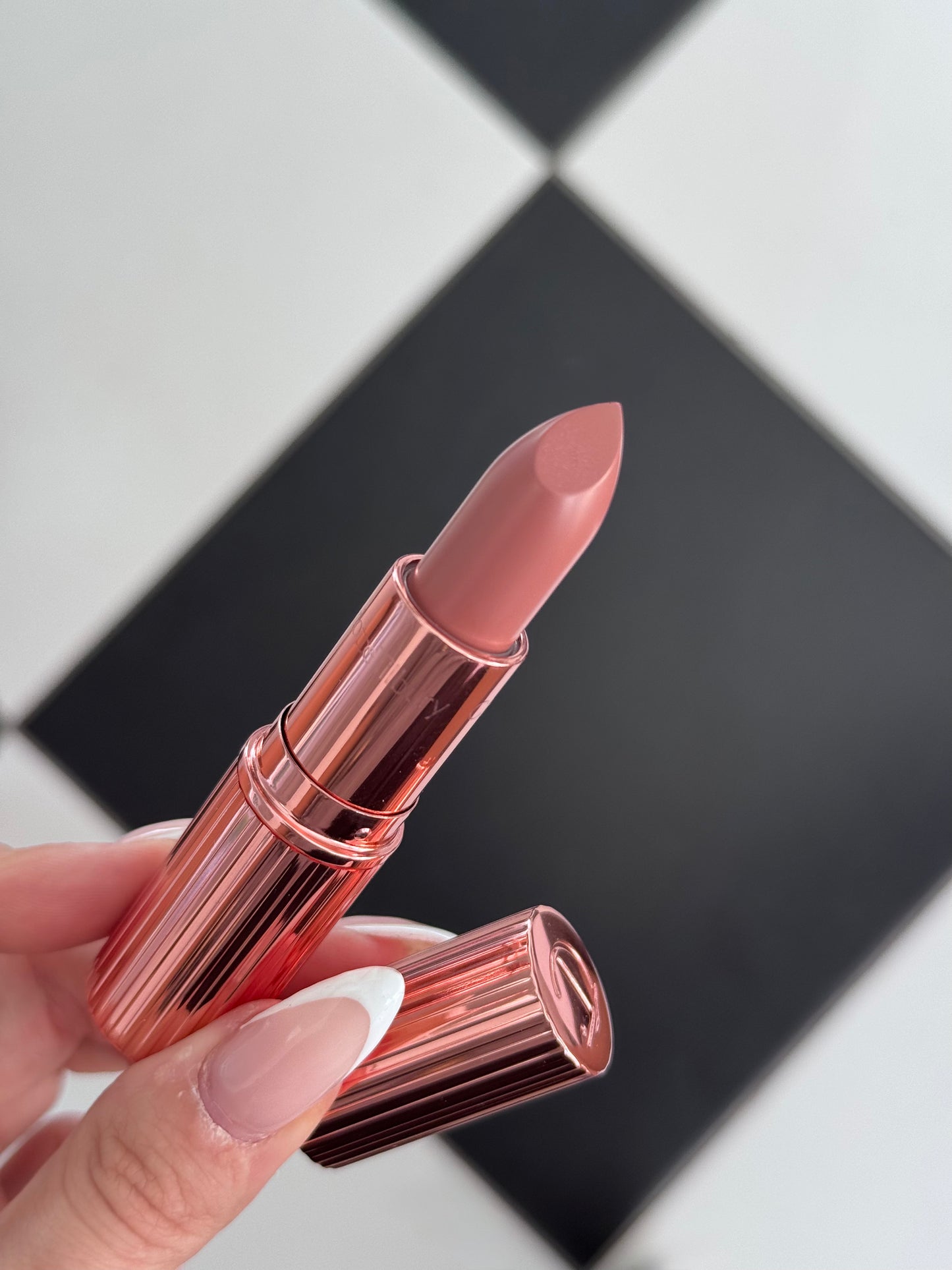 CHARLOTTE TILBURY Pillow Talk
Matte Revolution Long-Lasting Lipstick (8)