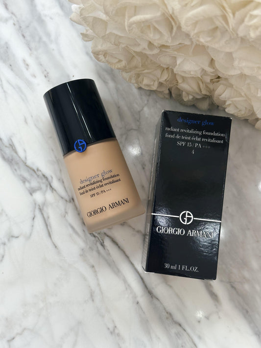 ARMANI Designer Glow - Radiant Revitalizing Foundation SPF15