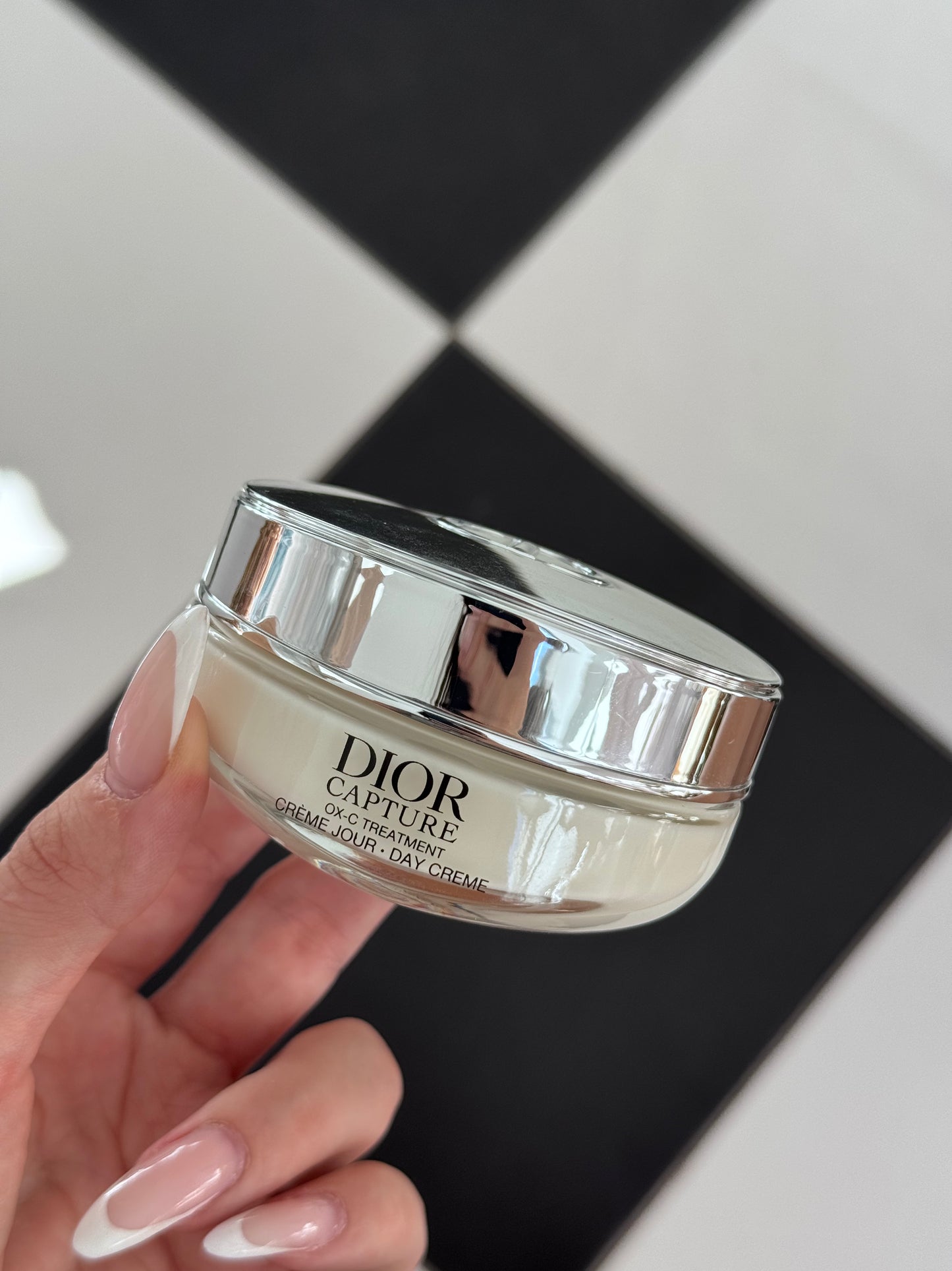DIOR Capture OX-C Treatment Day
Cream
Face and Neck Cream - High-Performance Anti-Aging Correction - Wrinkles and Firmness