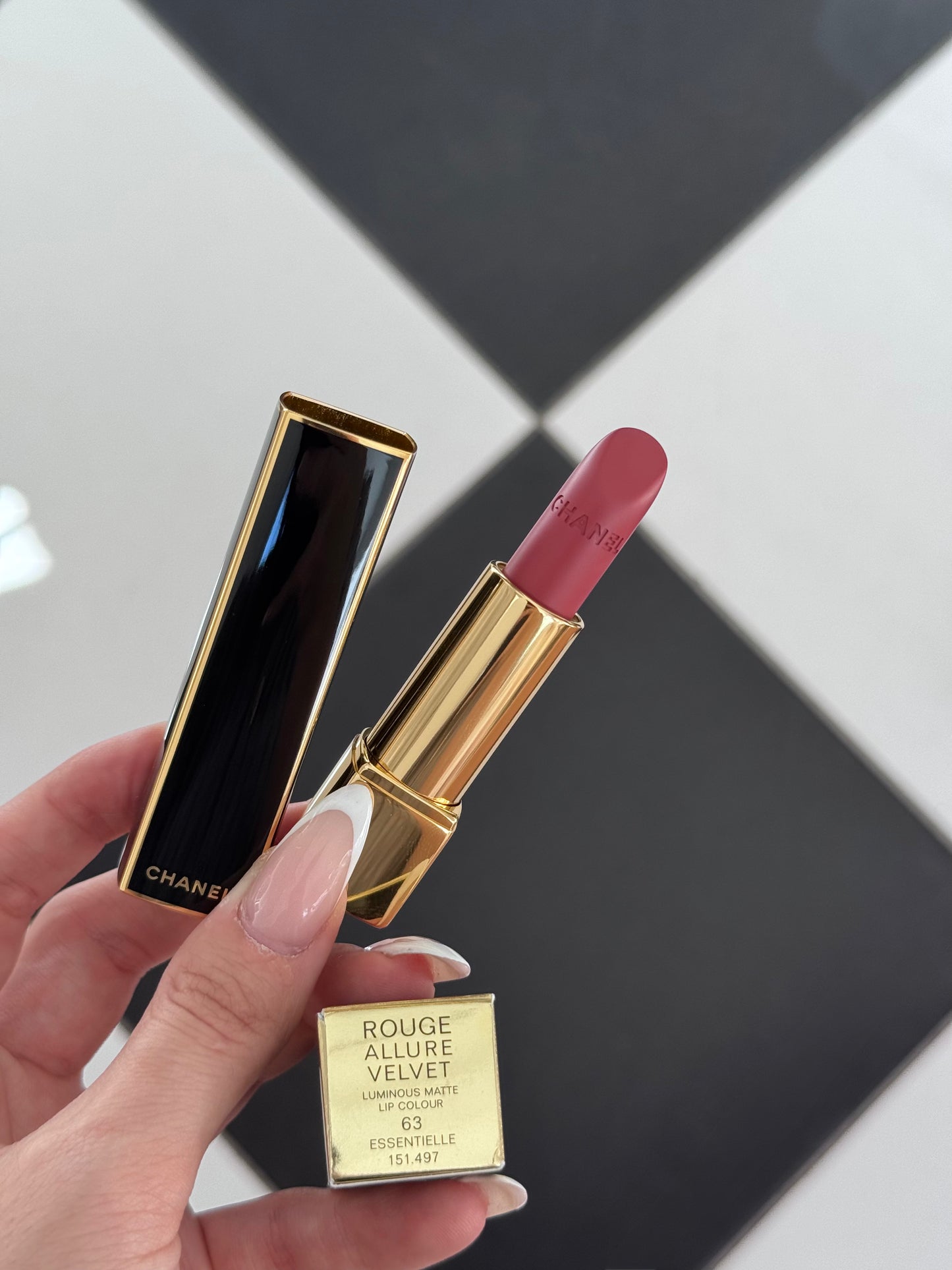 CHANEL Rouge Allure Velvet (63)
Luminous Matte Lipstick - Limited Edition