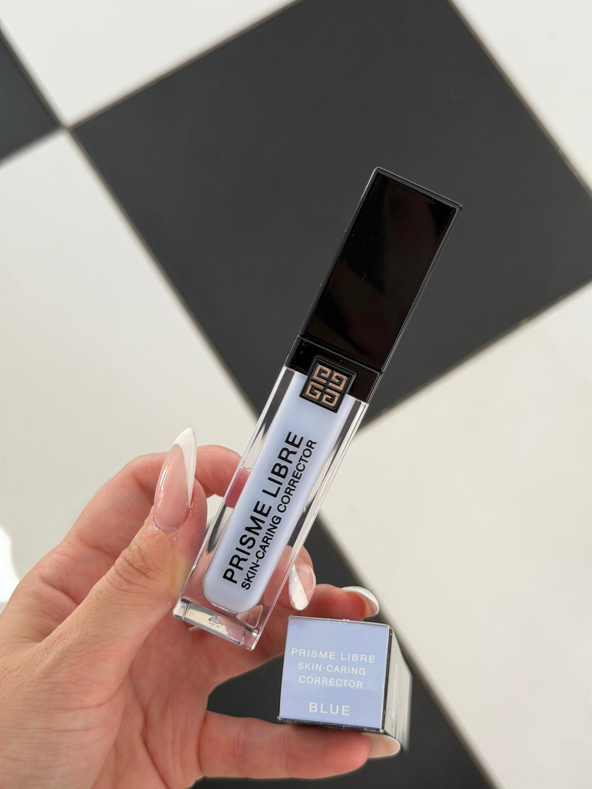 GIVENCHY Prisme Libre Skin-Caring Corrector - Blue
24H Hydration Multi-Purpose Concealer