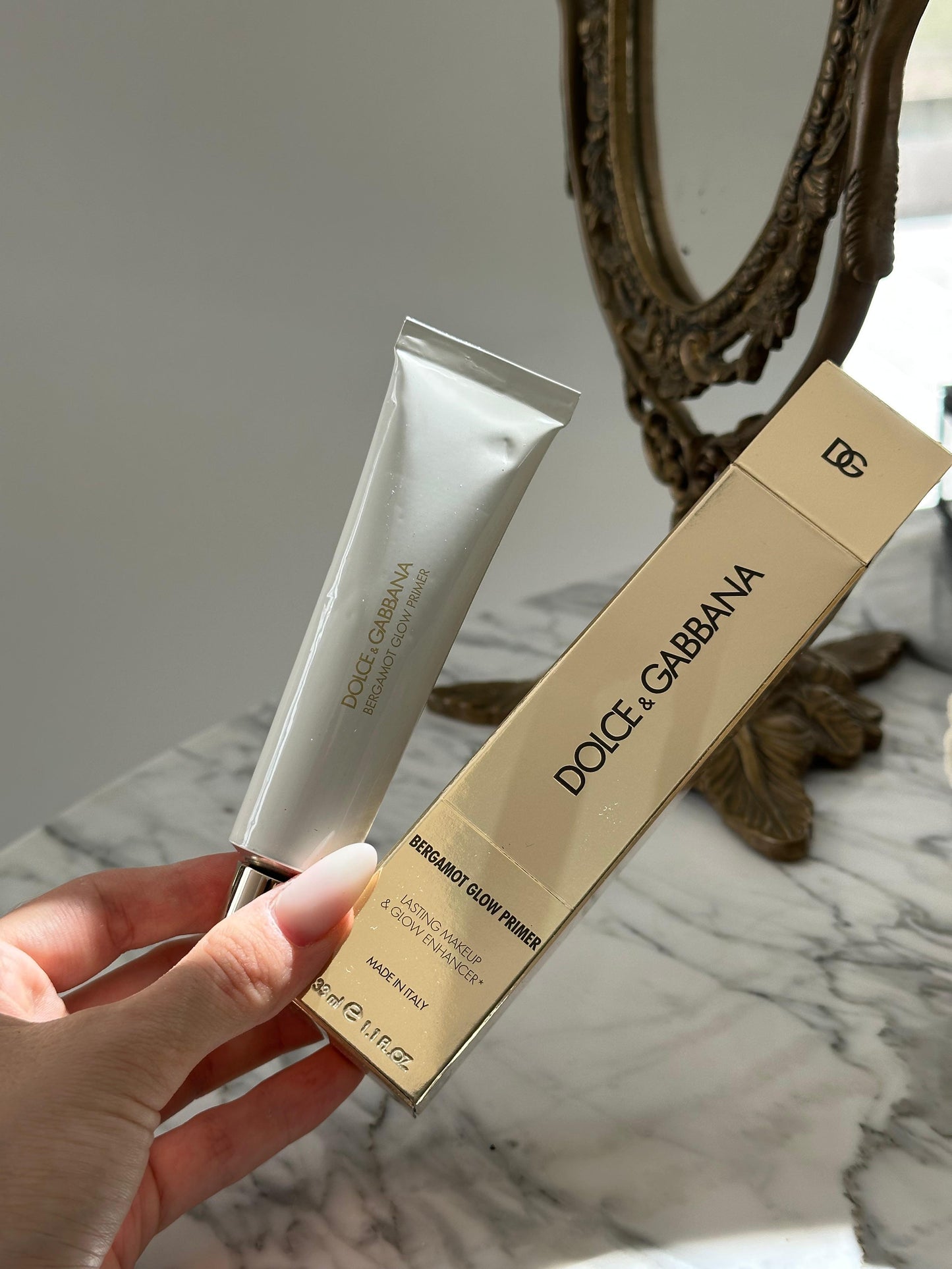 DOLCE&GABBANA Bergamot Glow Primer
Lasting Makeup & Glow Enhancer