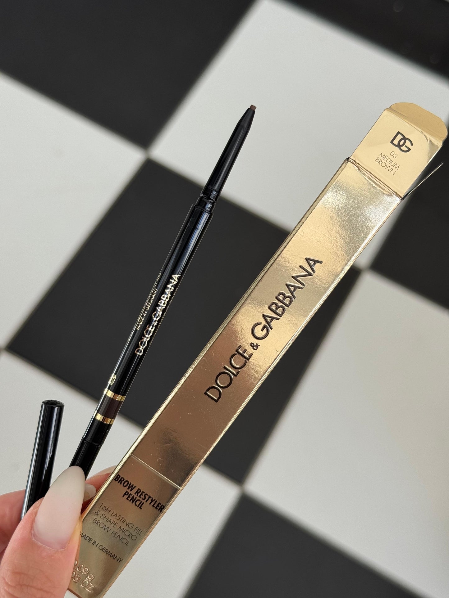 DOLCE&GABBANA Brow Restyler Pencil - Medium Brown
16H Lasting Fill & Shape Micro Brow Pencil